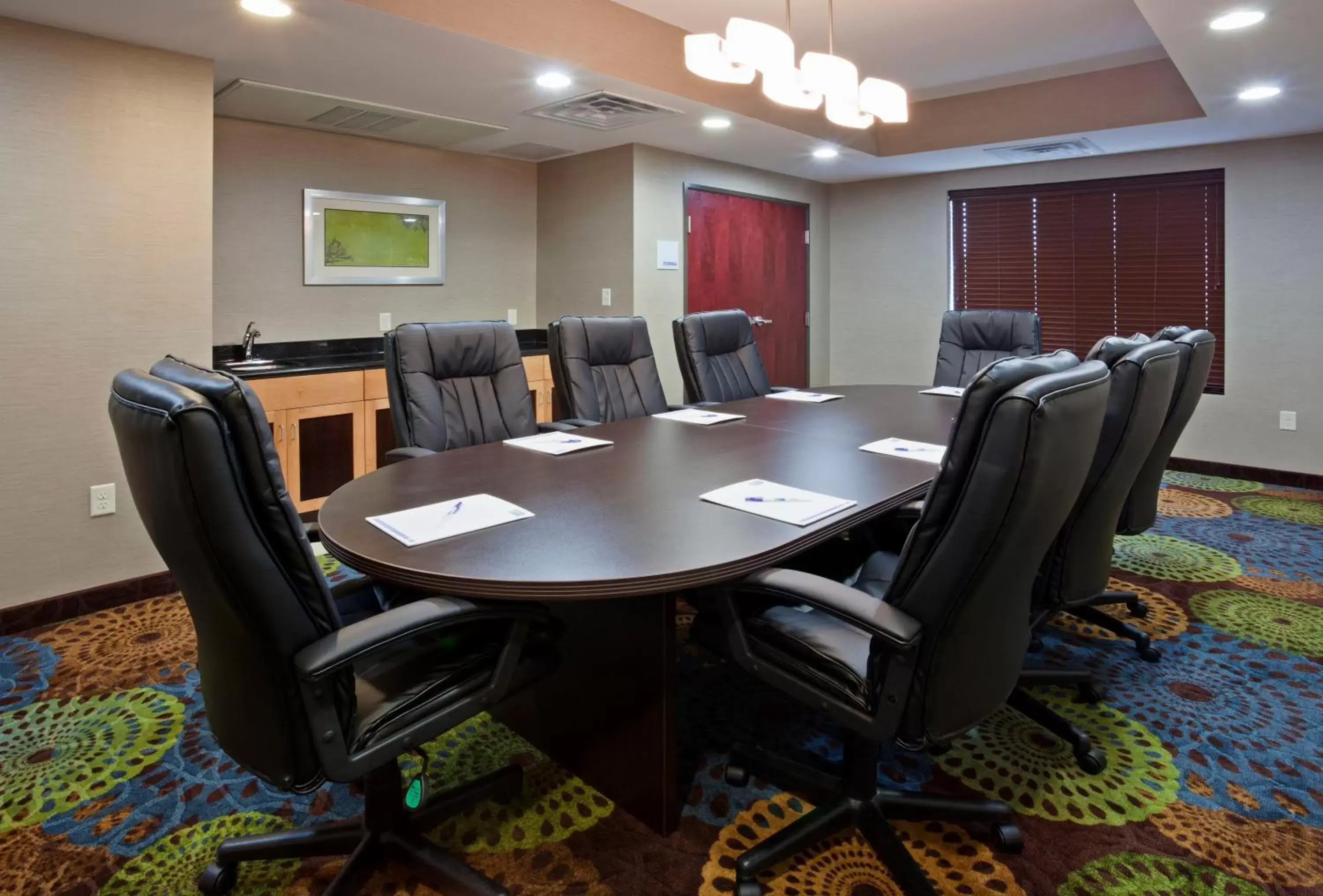 Meeting/conference room in Holiday Inn Express and Suites Rochester West-Medical Center, an IHG Hotel
