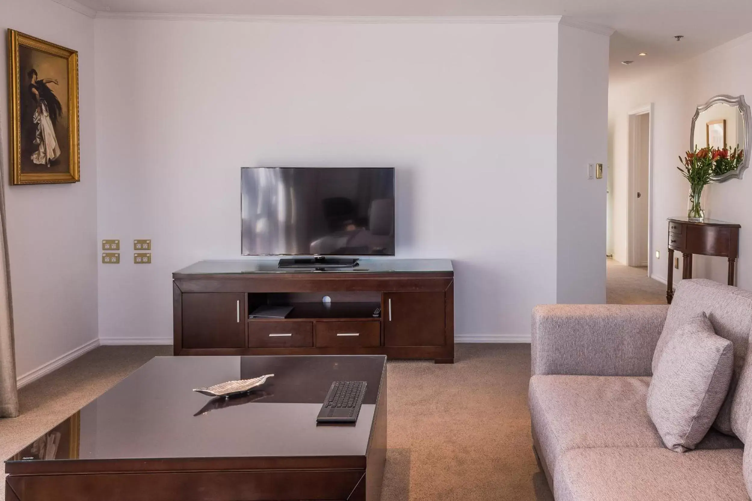 TV and multimedia, TV/Entertainment Center in Fino Hotel & Suites