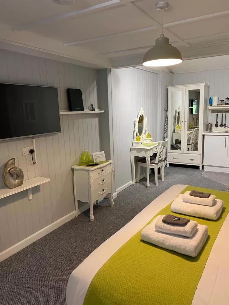 Bed in Petherton Cottage Studios