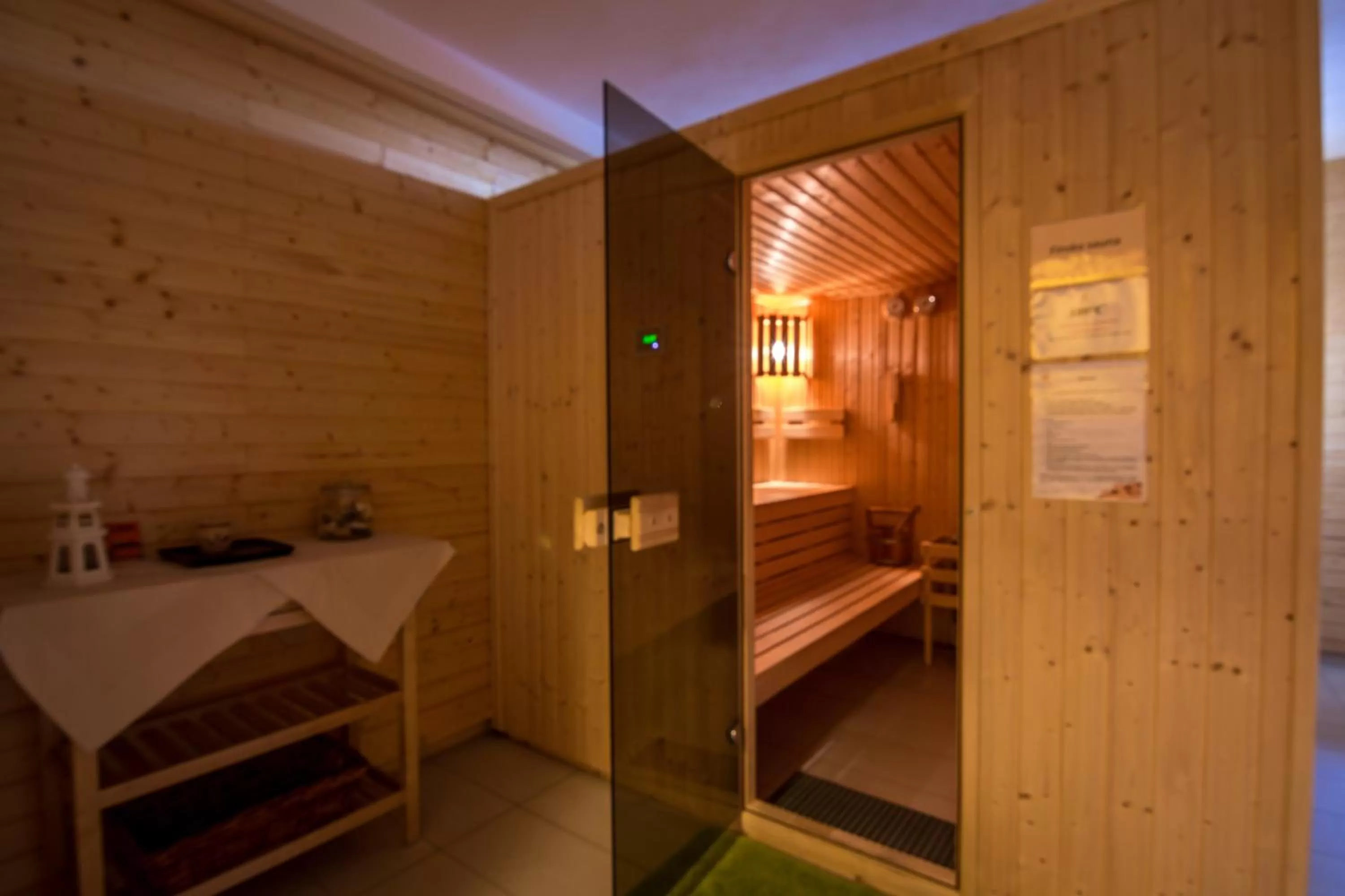Sauna, Bed in Hotel Villa Siesta