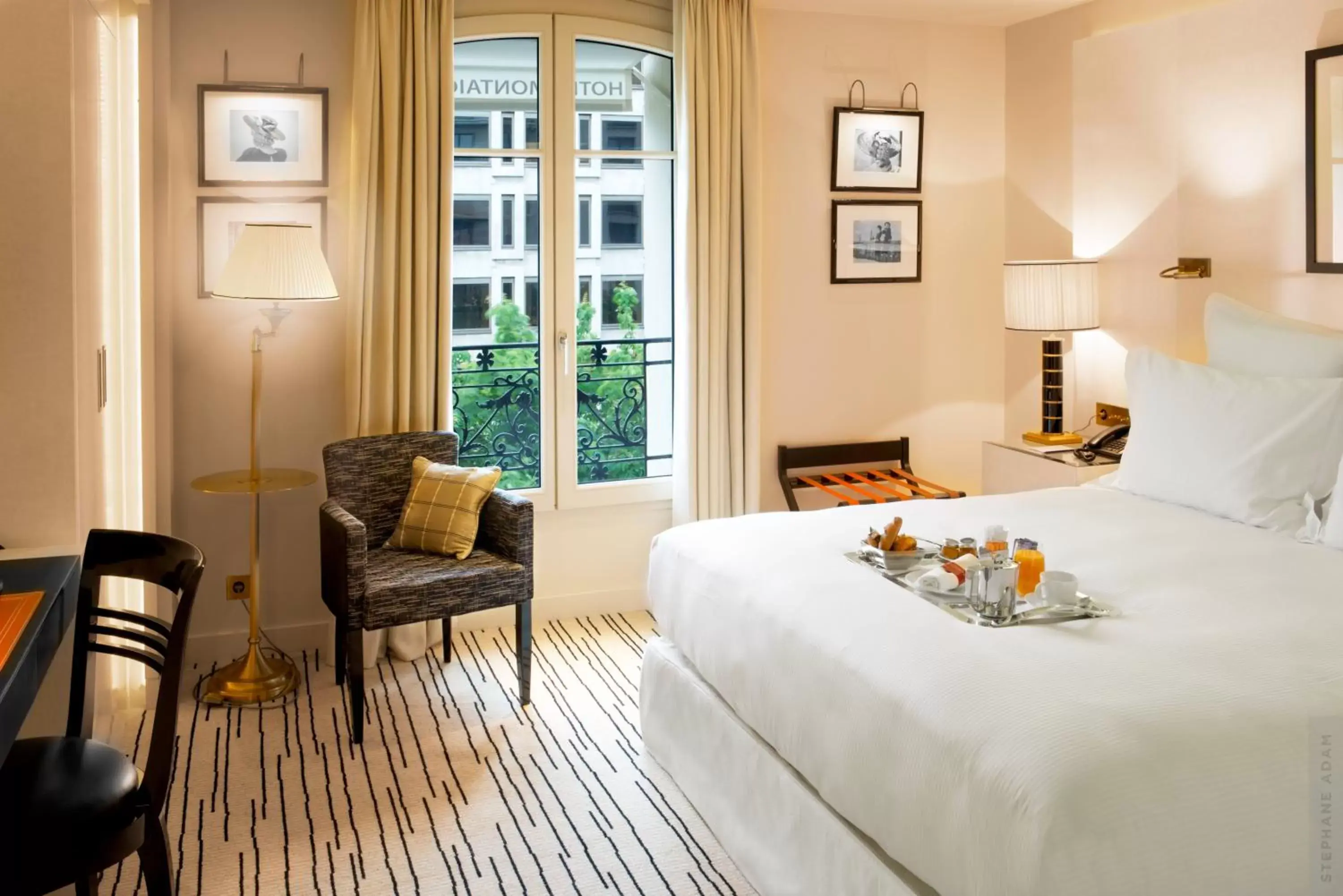 Bedroom in Hotel Montaigne