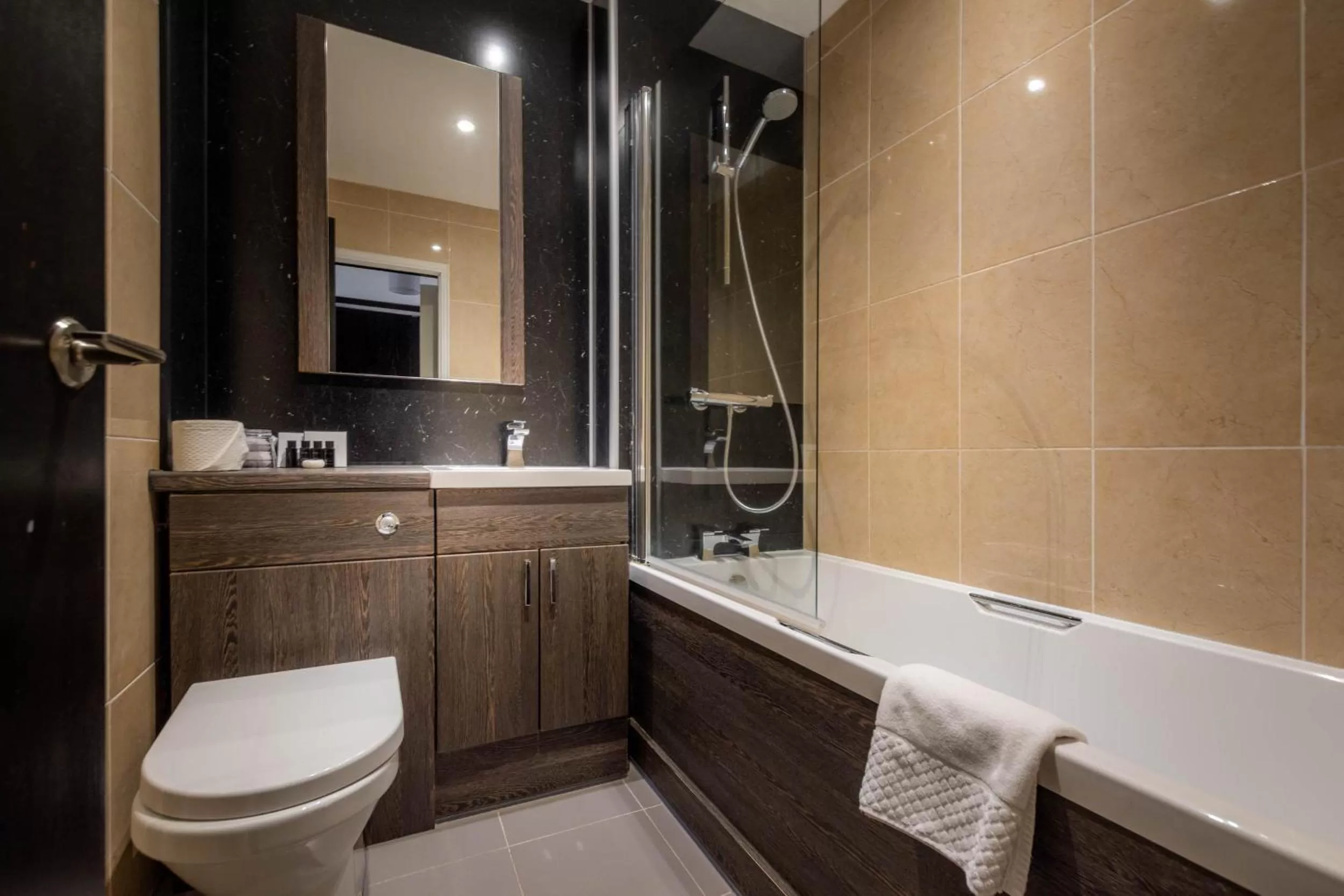 Toilet in Skeabost House Hotel