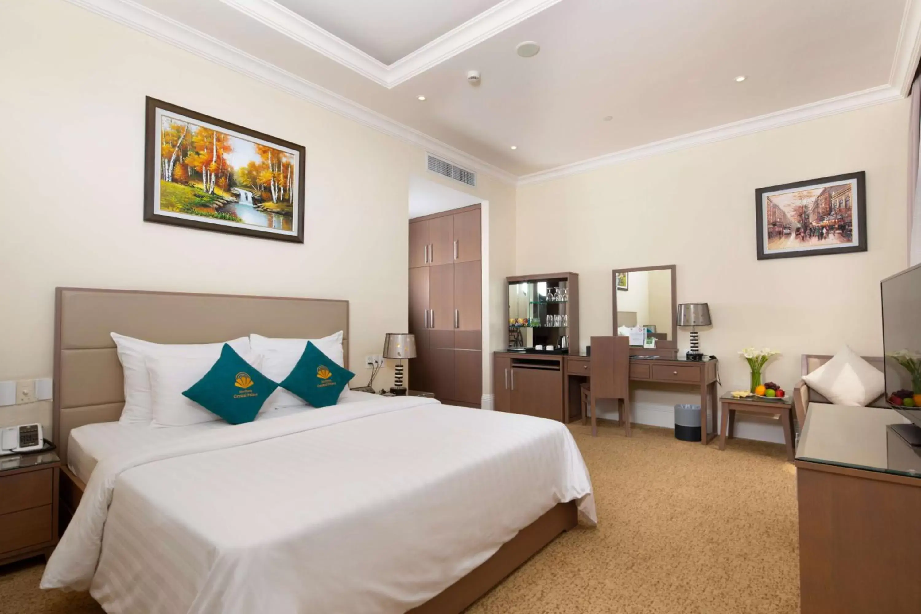 Junior Suite Room in MerPerle Crystal Palace Junior Suite Room in MerPerle Crystal Palace