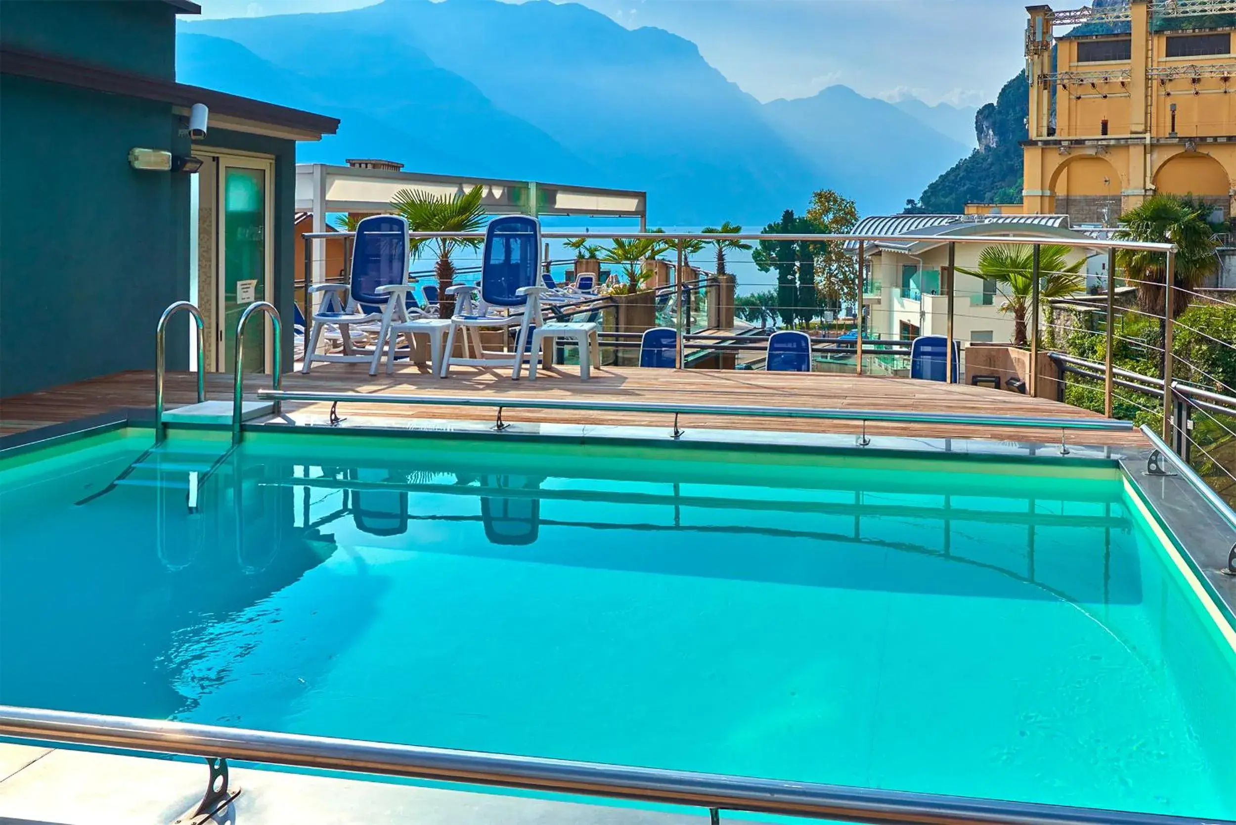 Swimming pool in Hotel Europa - Skypool & Panorama