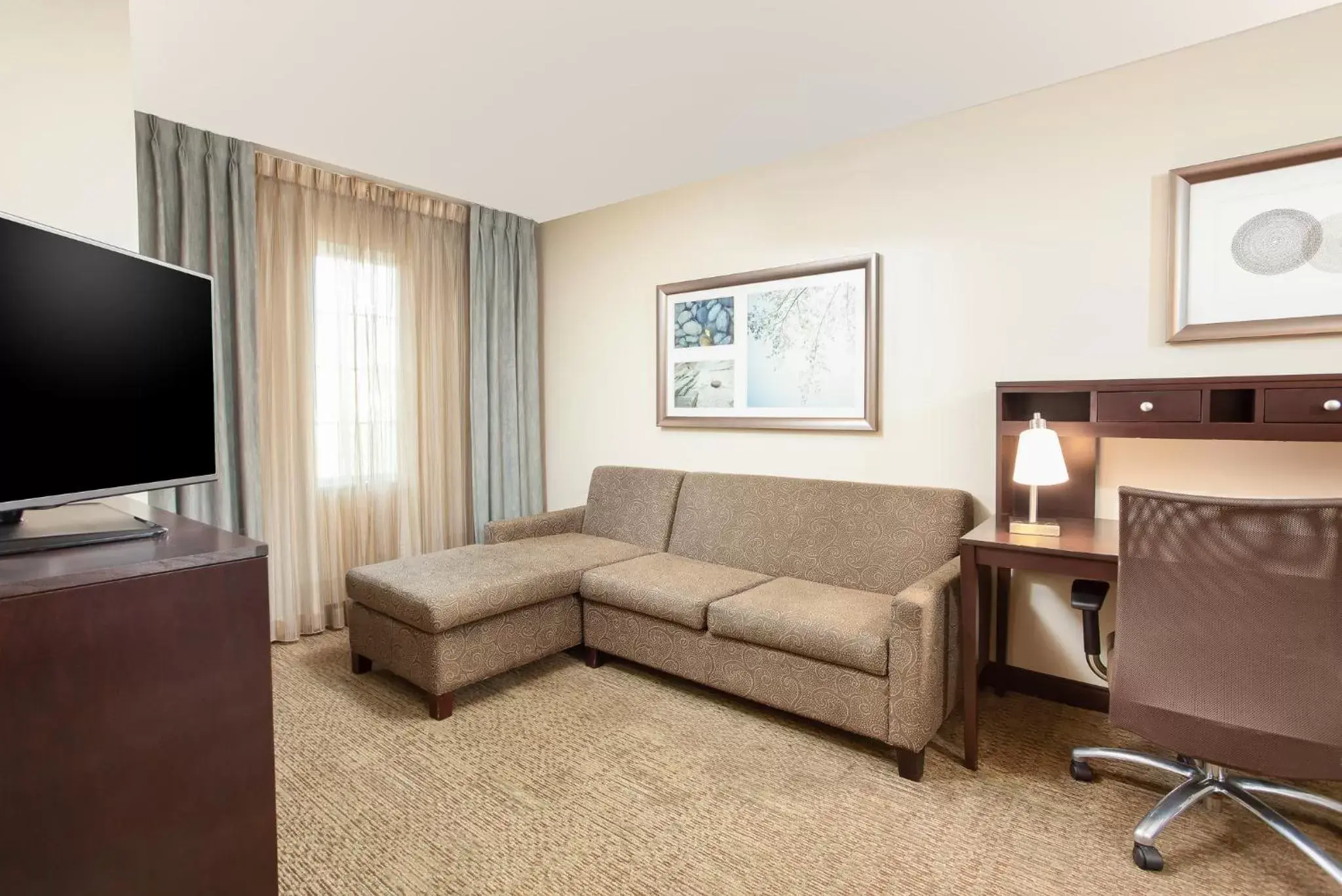 Bedroom, Seating Area in Staybridge Suites Chandler, an IHG Hotel