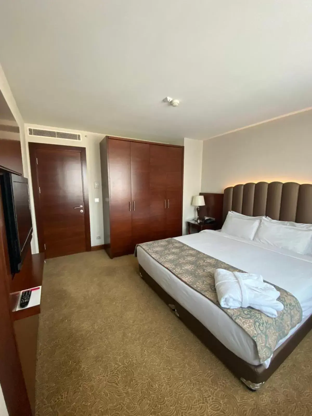 Bed in Ramada Plaza Altin Kayisi Hotel