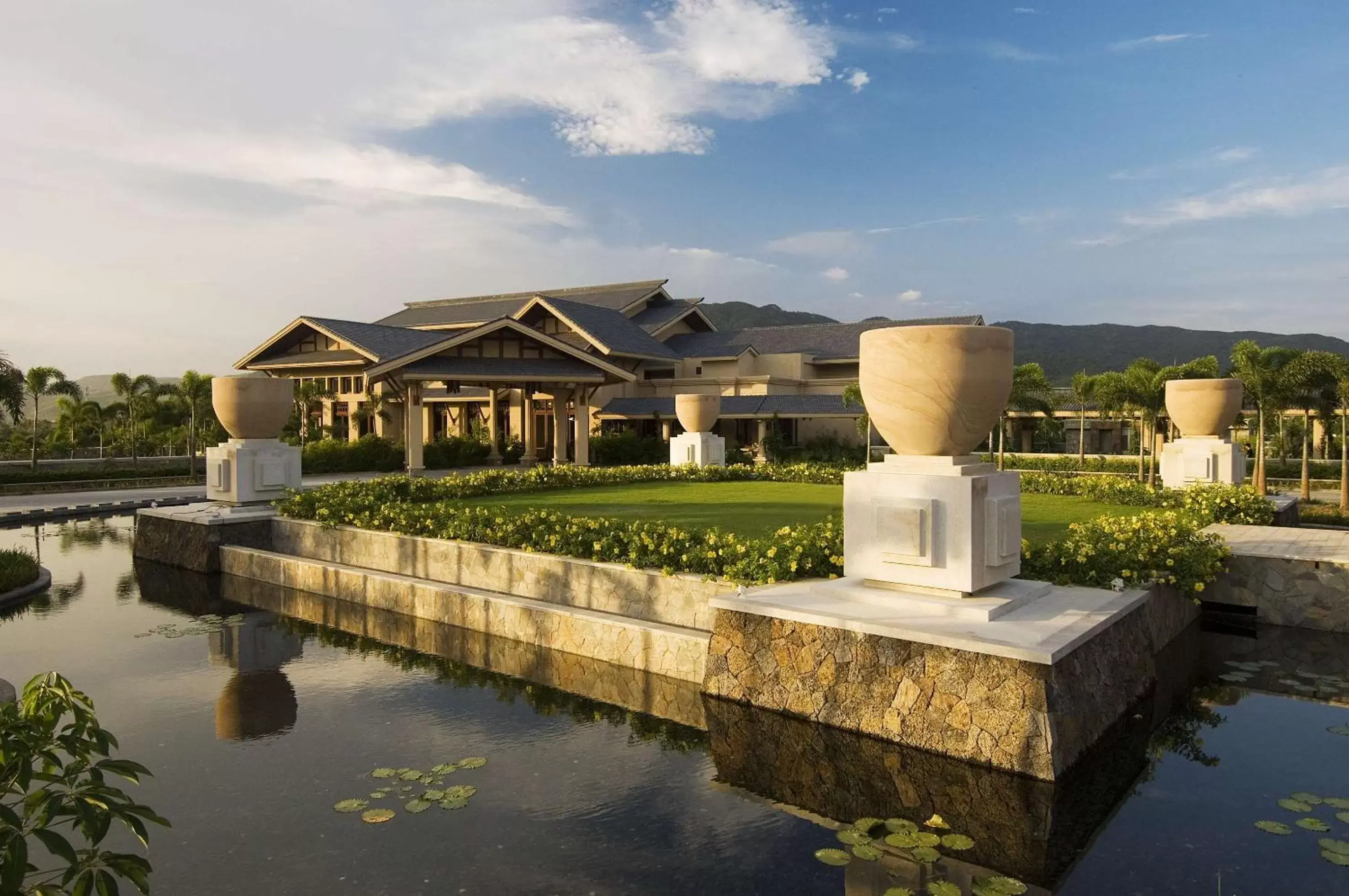 Property building, Swimming Pool in Hilton Sanya Yalong Bay Resort & Spa