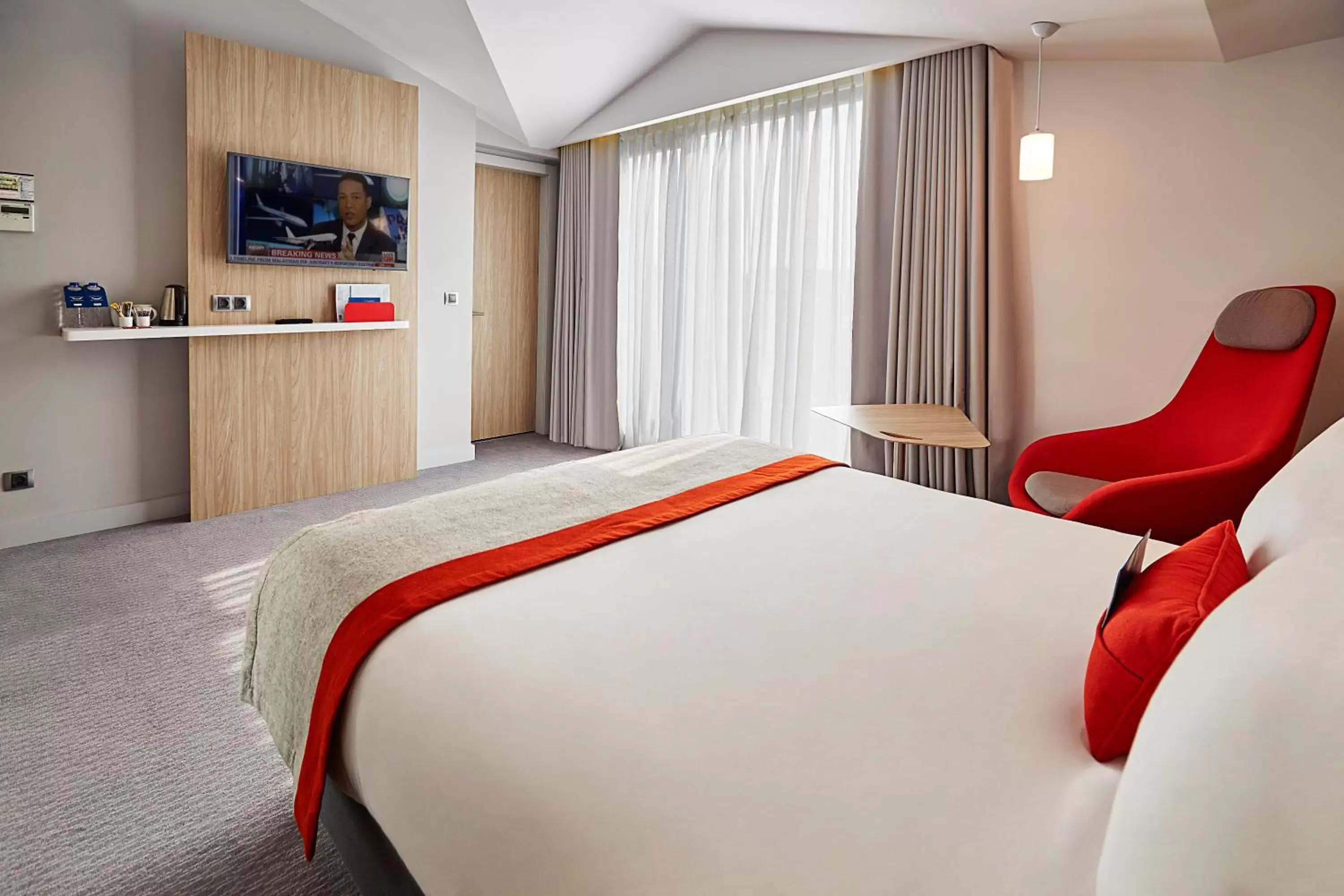 Photo of the whole room, Bed in Holiday Inn Express - Istanbul - Atakoy Metro, an IHG Hotel