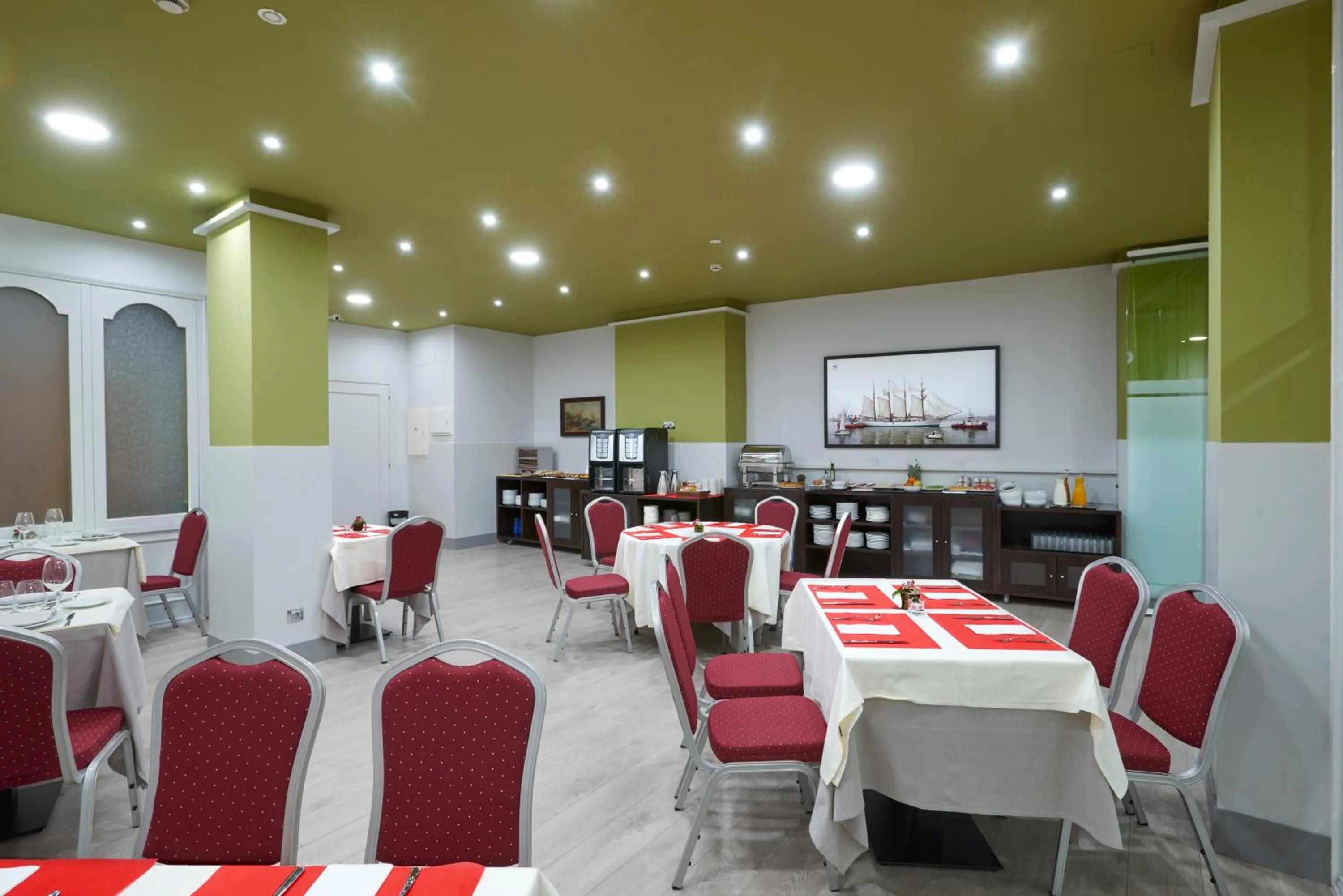 Restaurant/places to eat in Hotel 40 Nudos