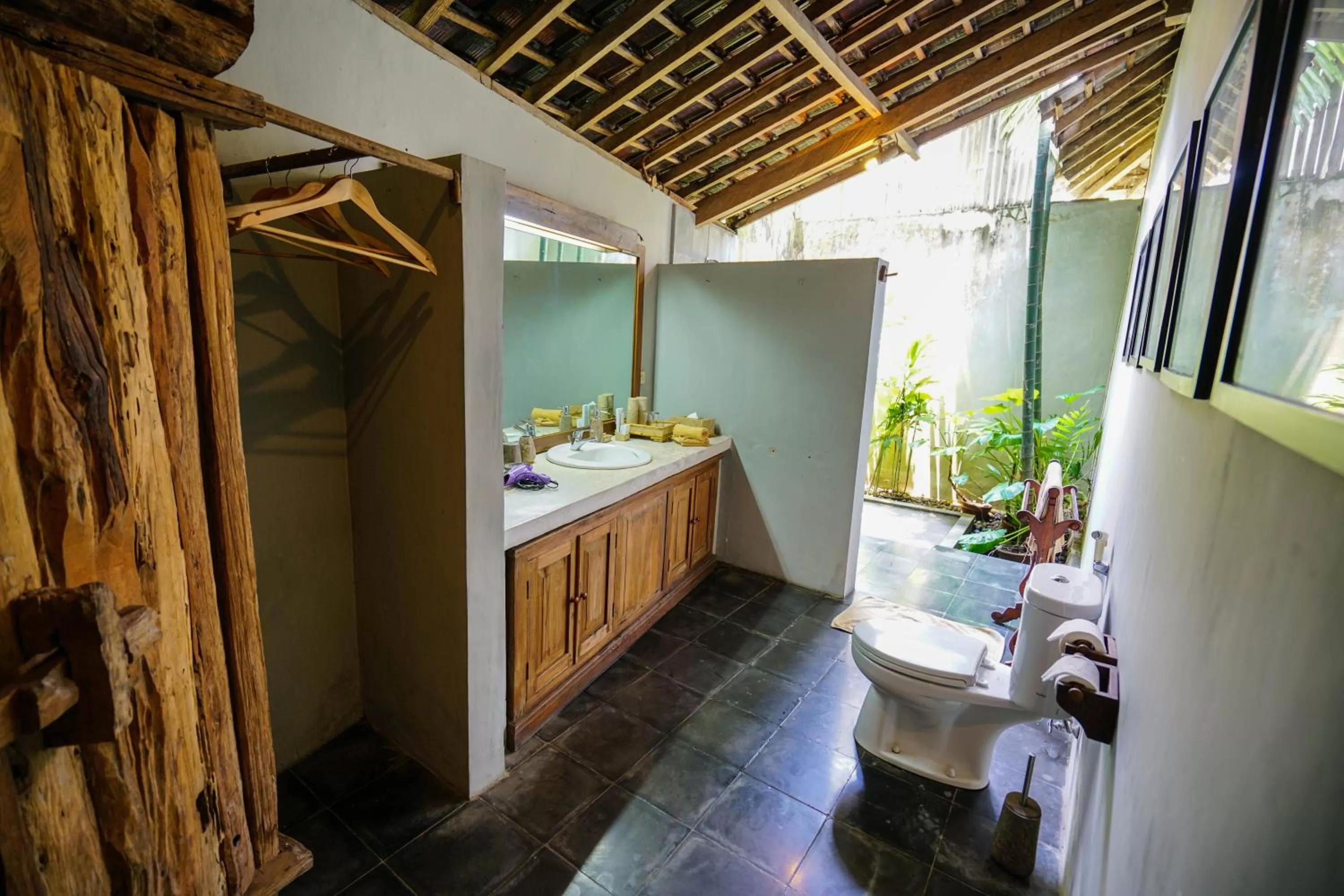 Bathroom in D'omah Yogya Hotel