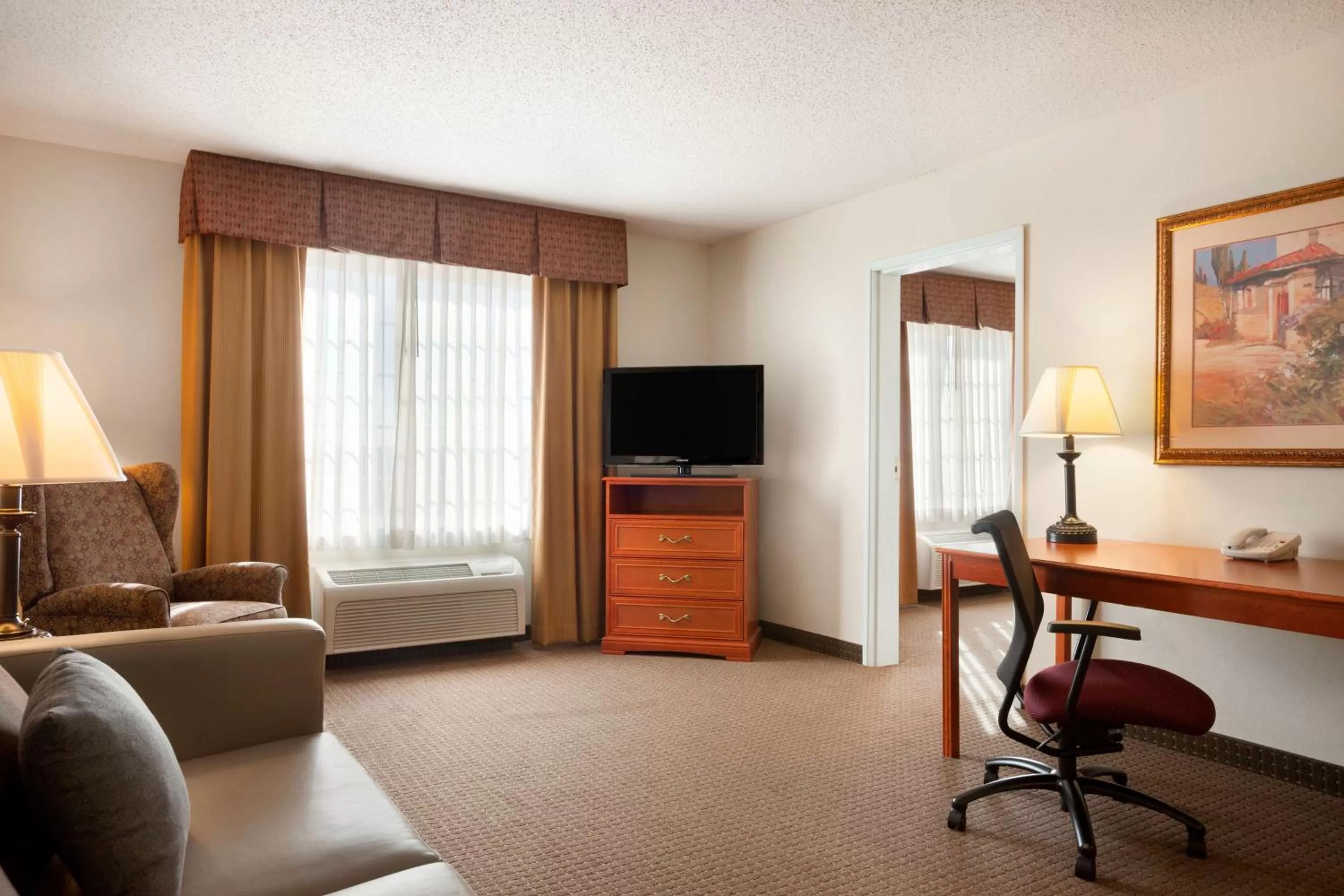 Photo of the whole room, TV/Entertainment Center in Country Inn & Suites by Radisson, Northwood, IA