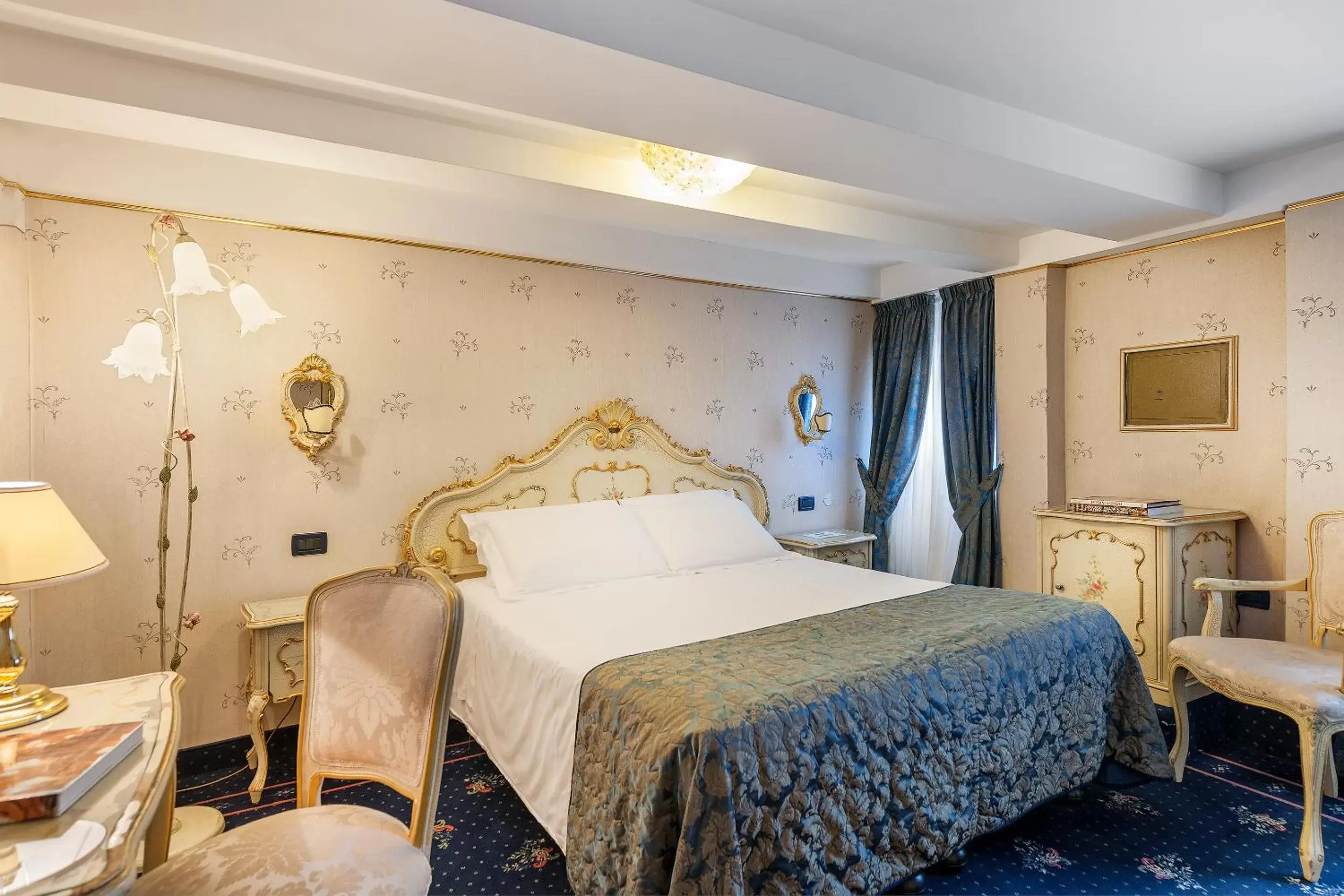 Photo of the whole room, Room Photo in Hotel Montecarlo