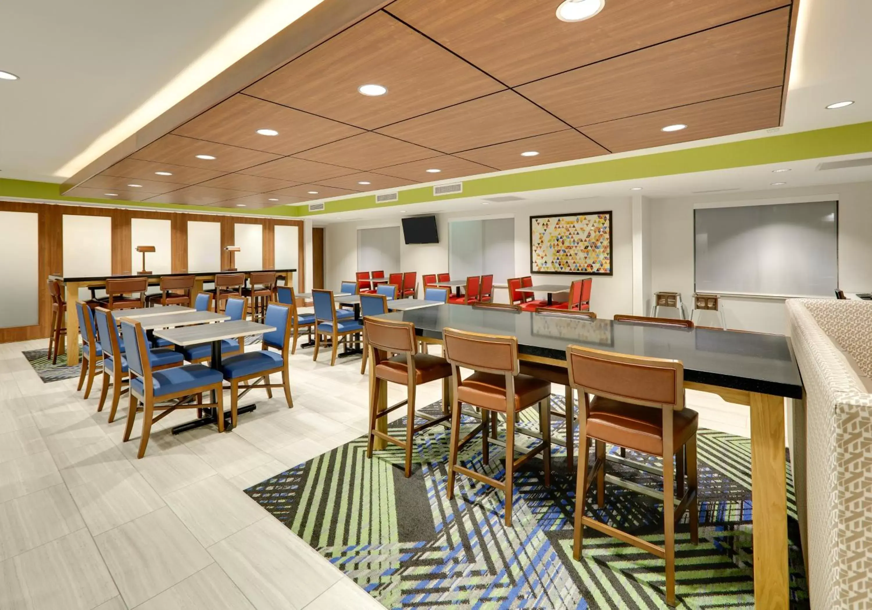 Breakfast, Restaurant/Places to Eat in Holiday Inn Express & Suites Mitchell, an IHG Hotel