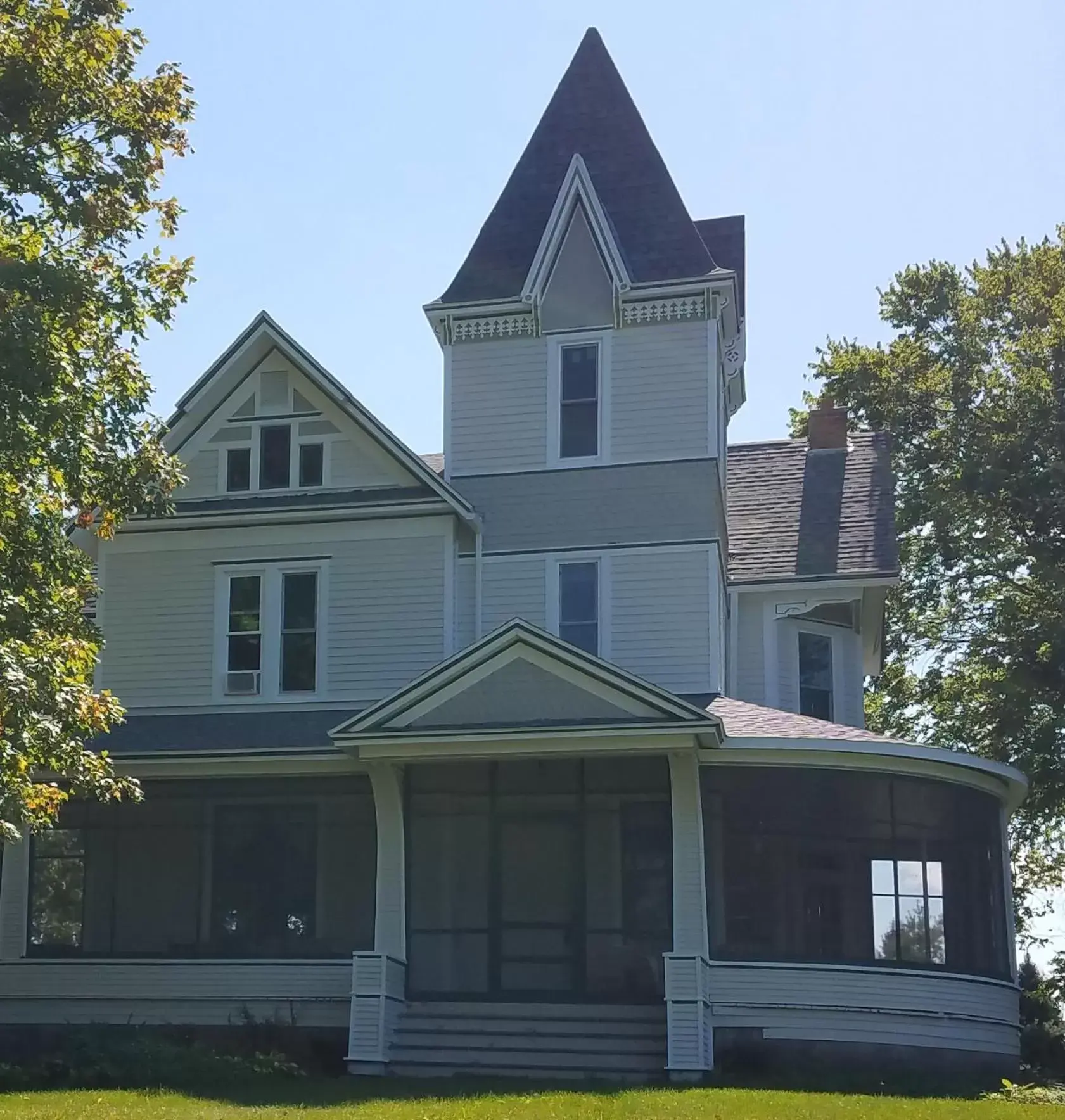 Property Building in Oaklawn Inn