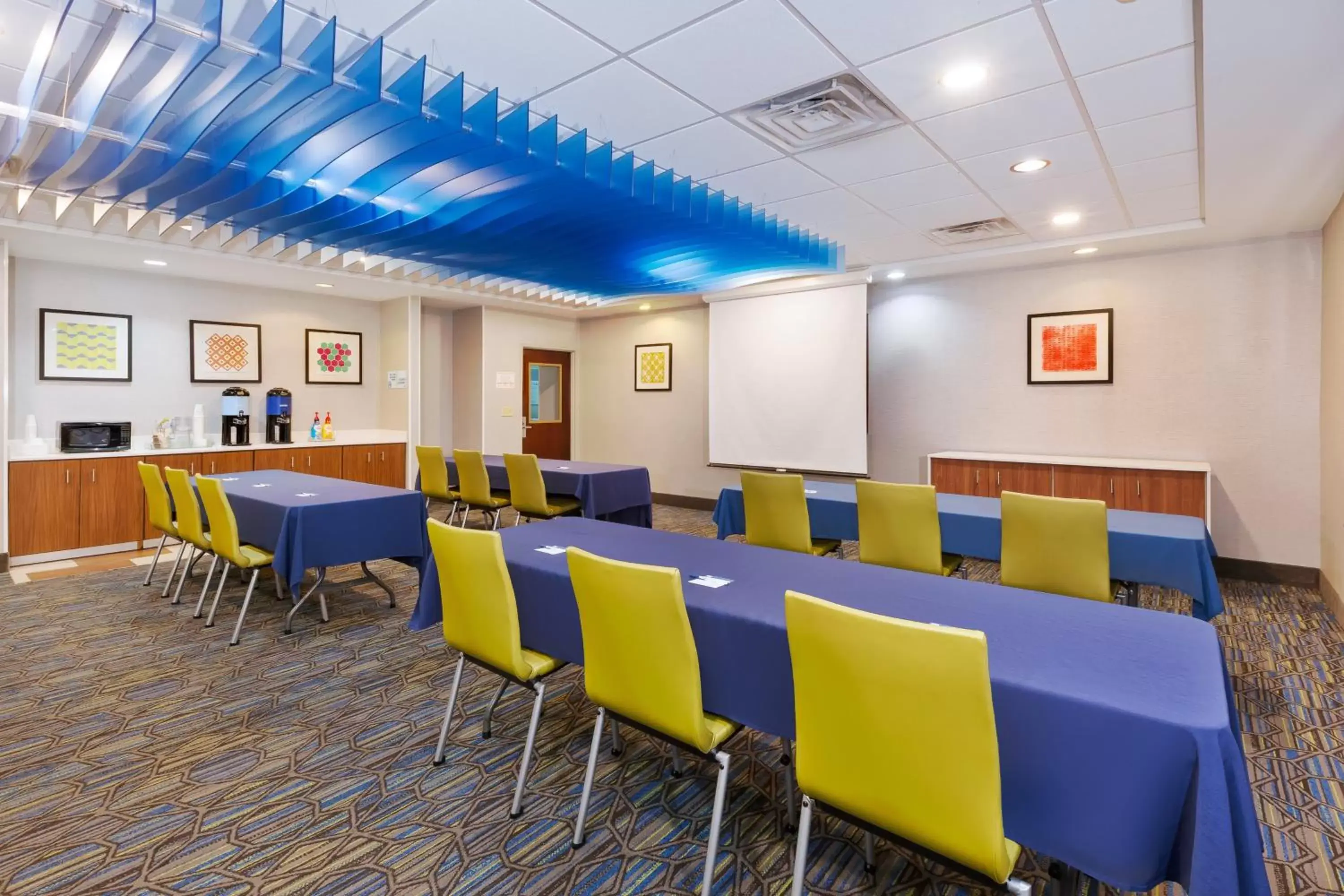 Meeting/conference room in Holiday Inn Express Hotel & Suites Cleveland-Richfield, an IHG Hotel