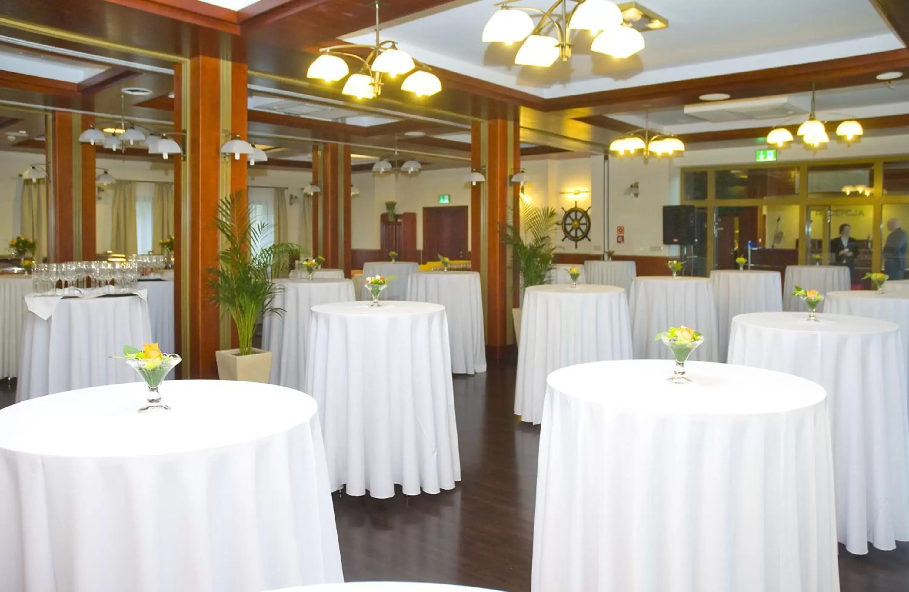 Restaurant/places to eat, Banquet Facilities in Hotel Admirał