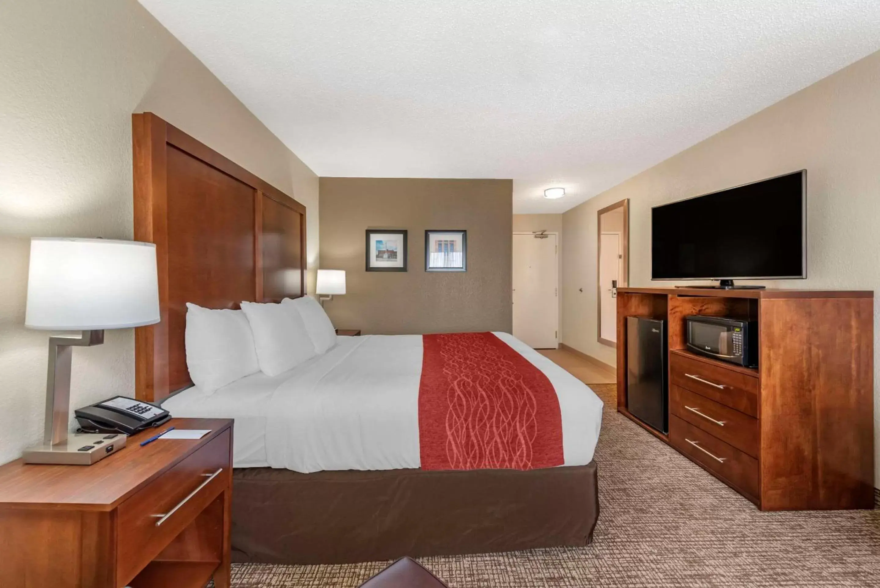 Bedroom, Bed in Comfort Inn & Suites Middletown - Franklin