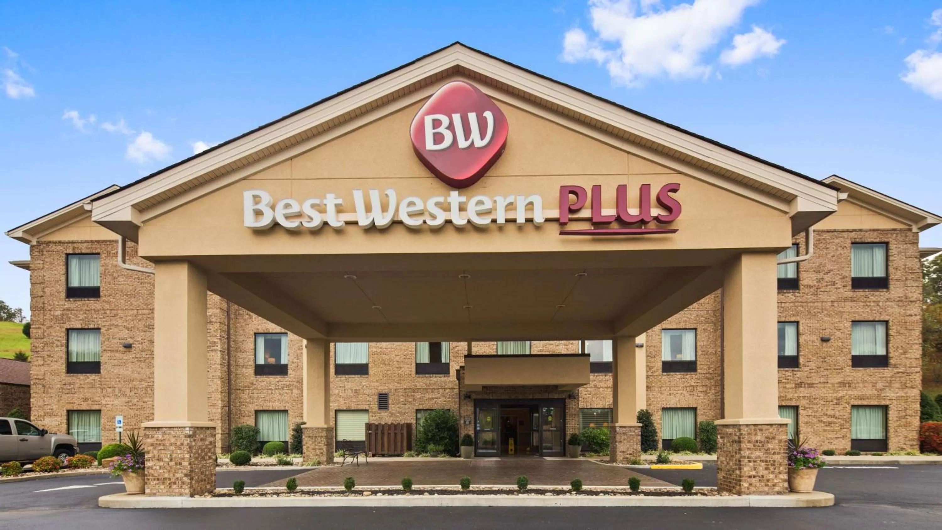 Property building in Best Western Plus Louisa