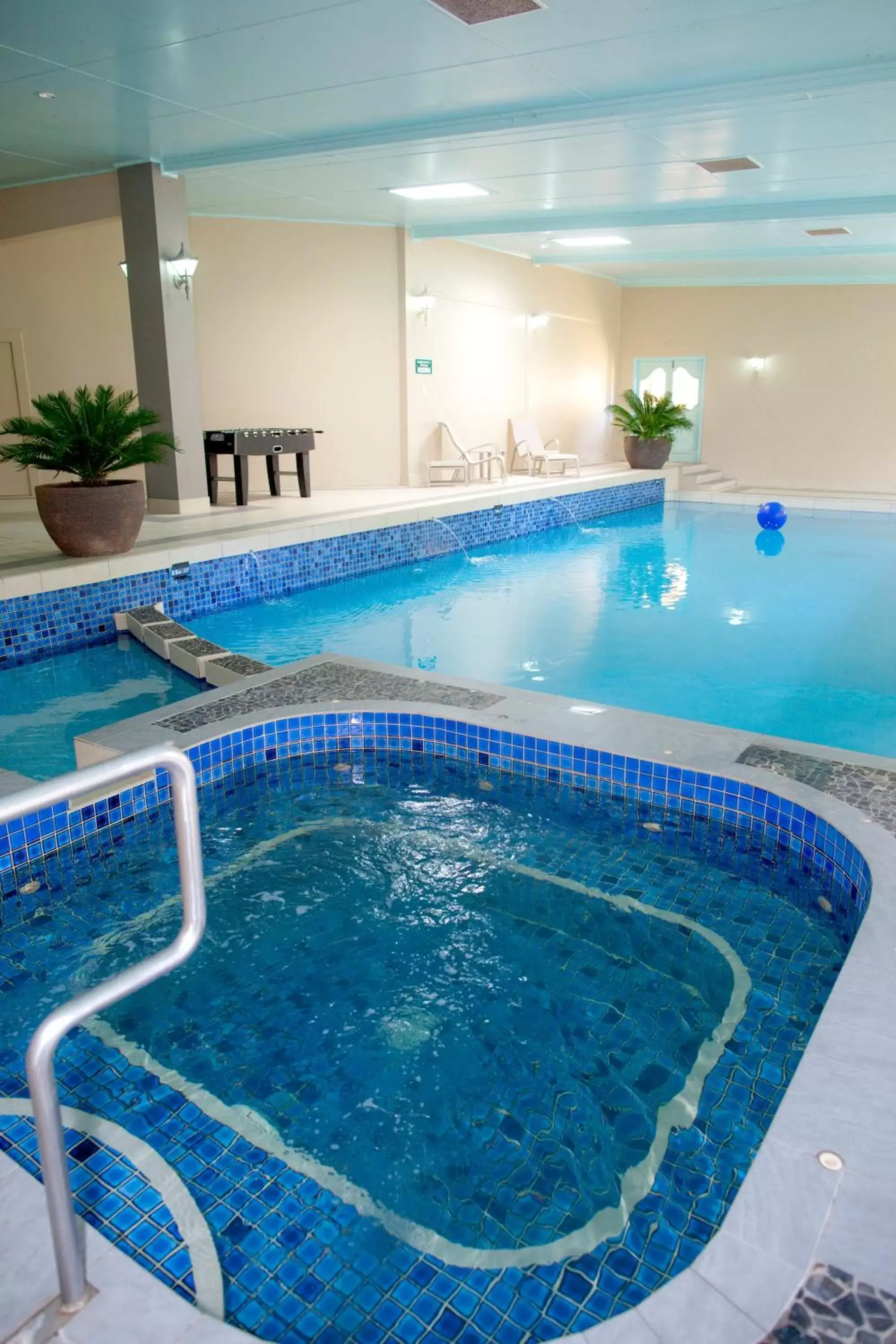 Hot Tub, Swimming Pool in Parklands Resort & Conference Centre