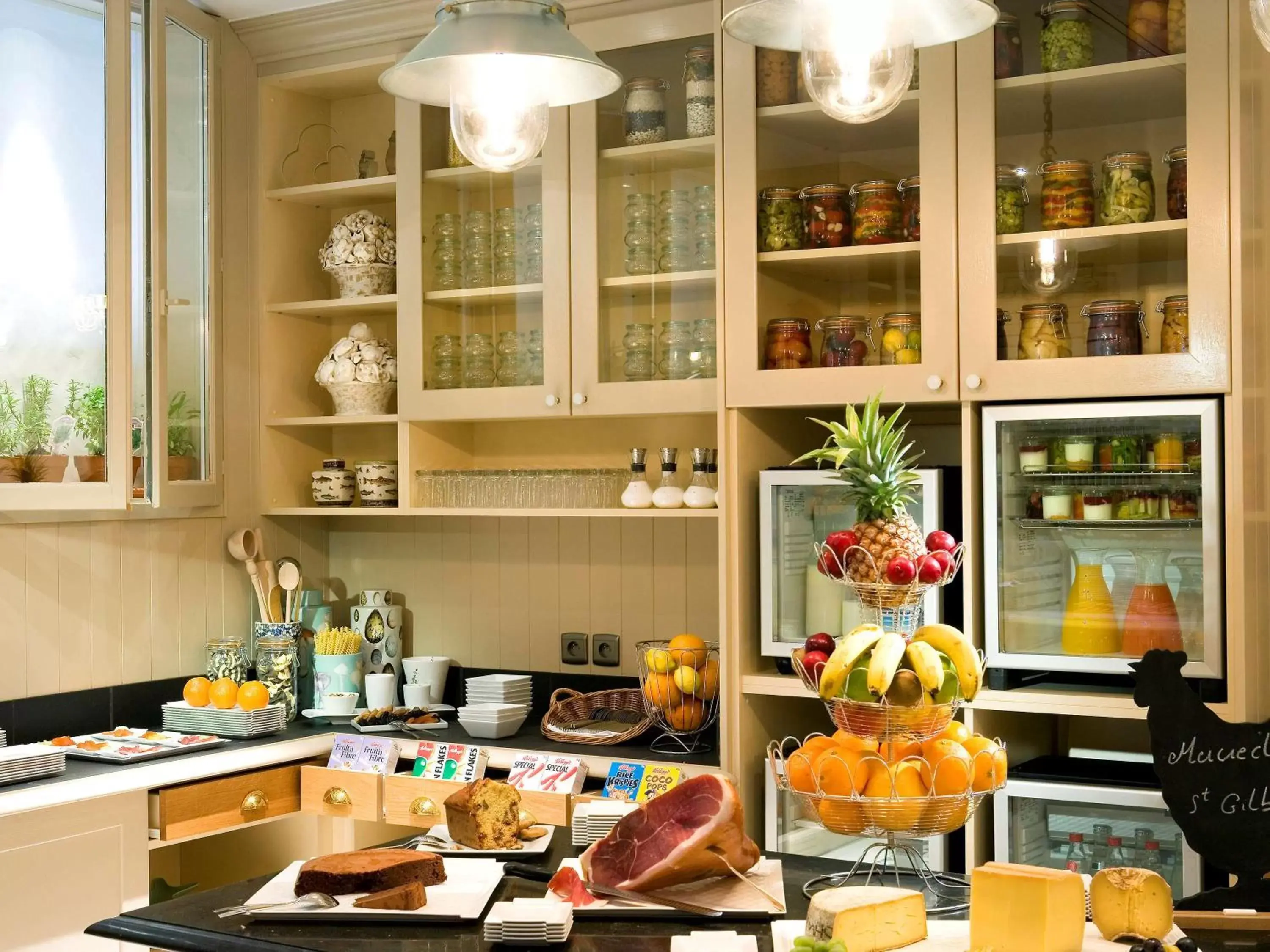 Restaurant/places to eat, Kitchen/Kitchenette in Hotel Le Royal Lyon - MGallery