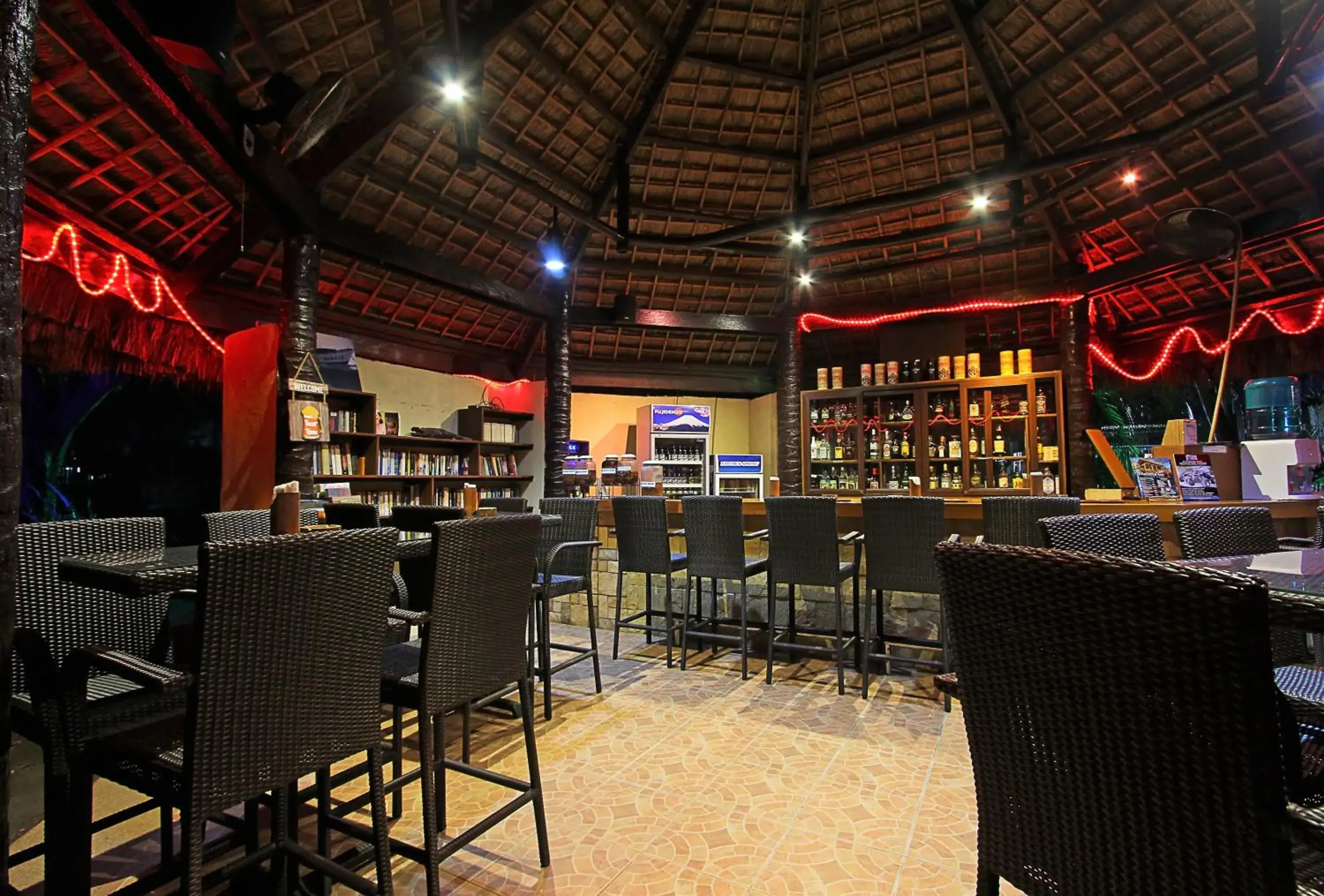 Restaurant/places to eat, Lounge/Bar in Thalatta Resort