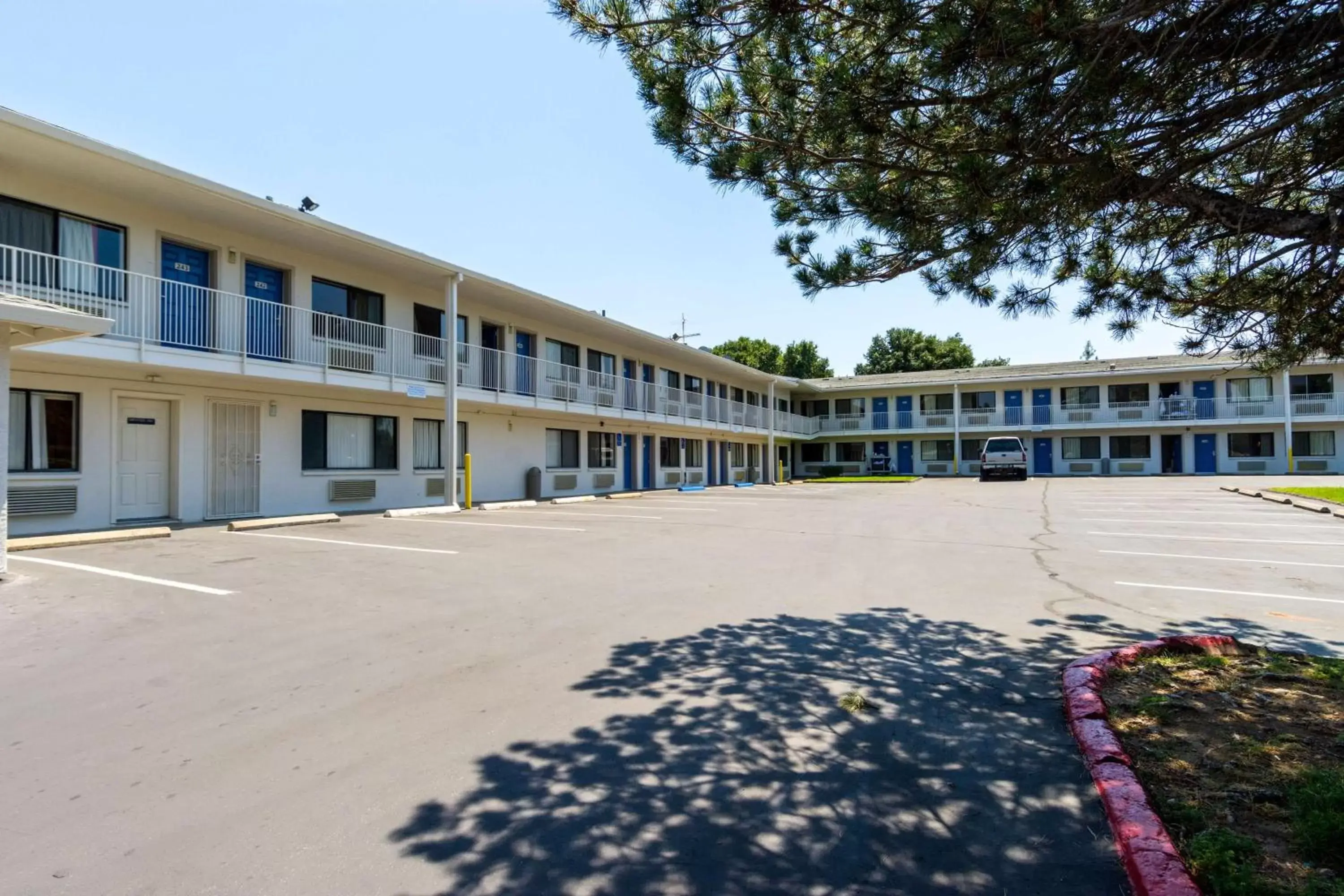 Property Building in Motel 6-Redding, CA - Central