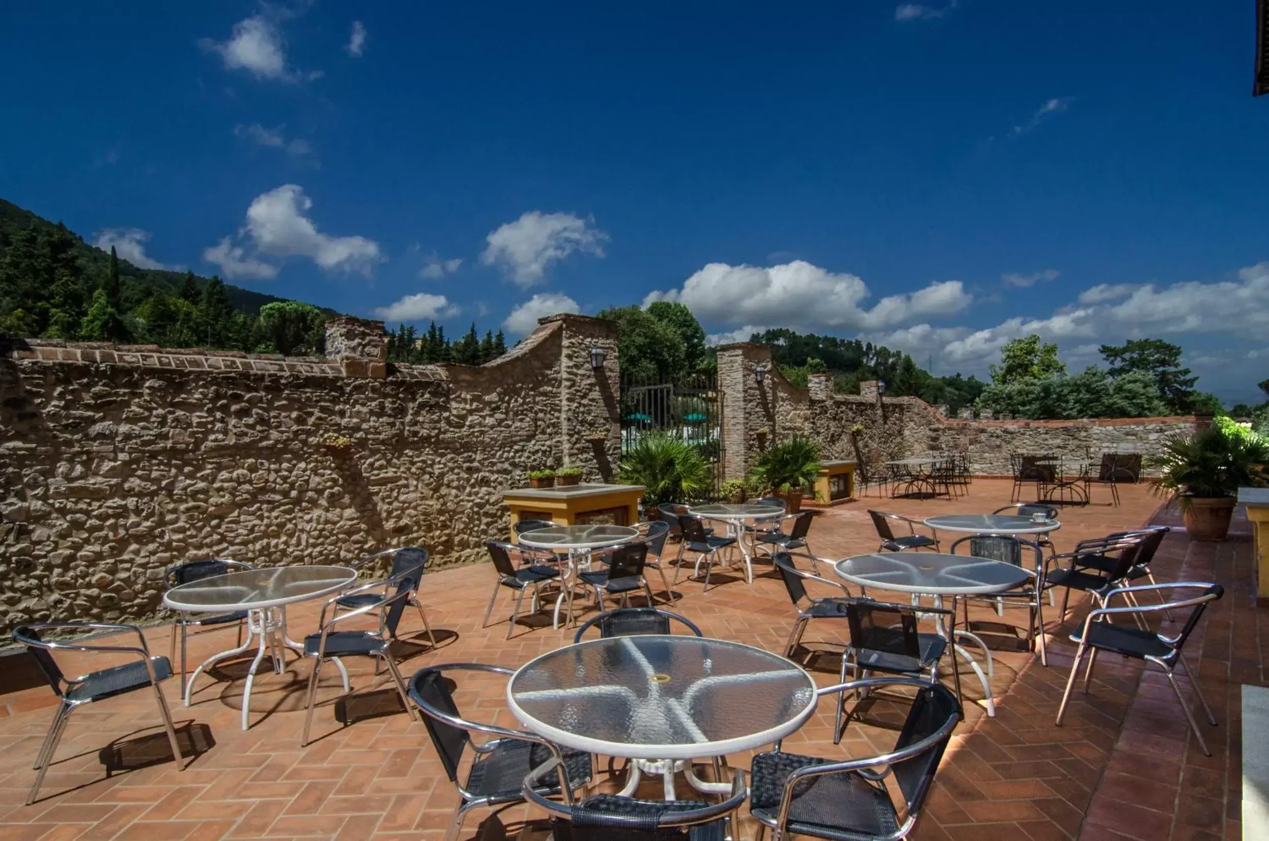 Balcony/Terrace, Restaurant/Places to Eat in Hotel Villa Cheli