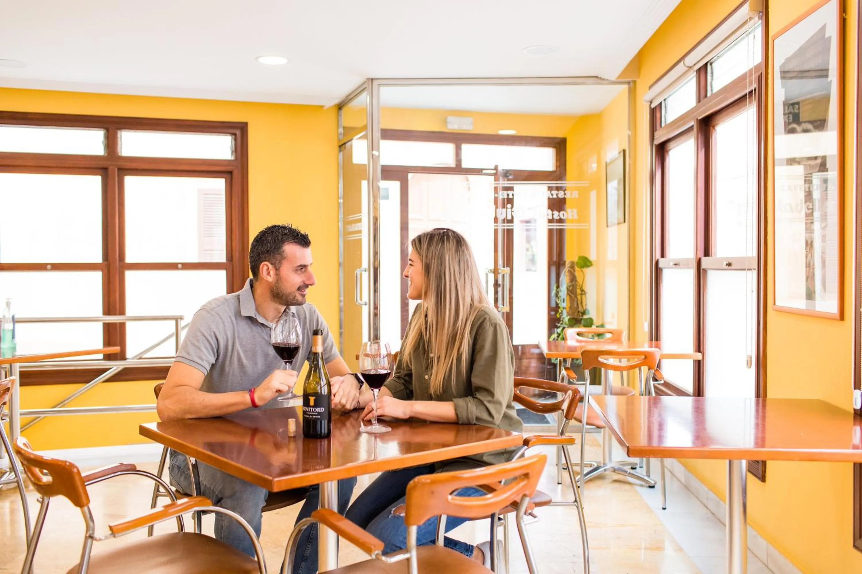 Lounge or bar in Sagitario Hostal Ciutadella