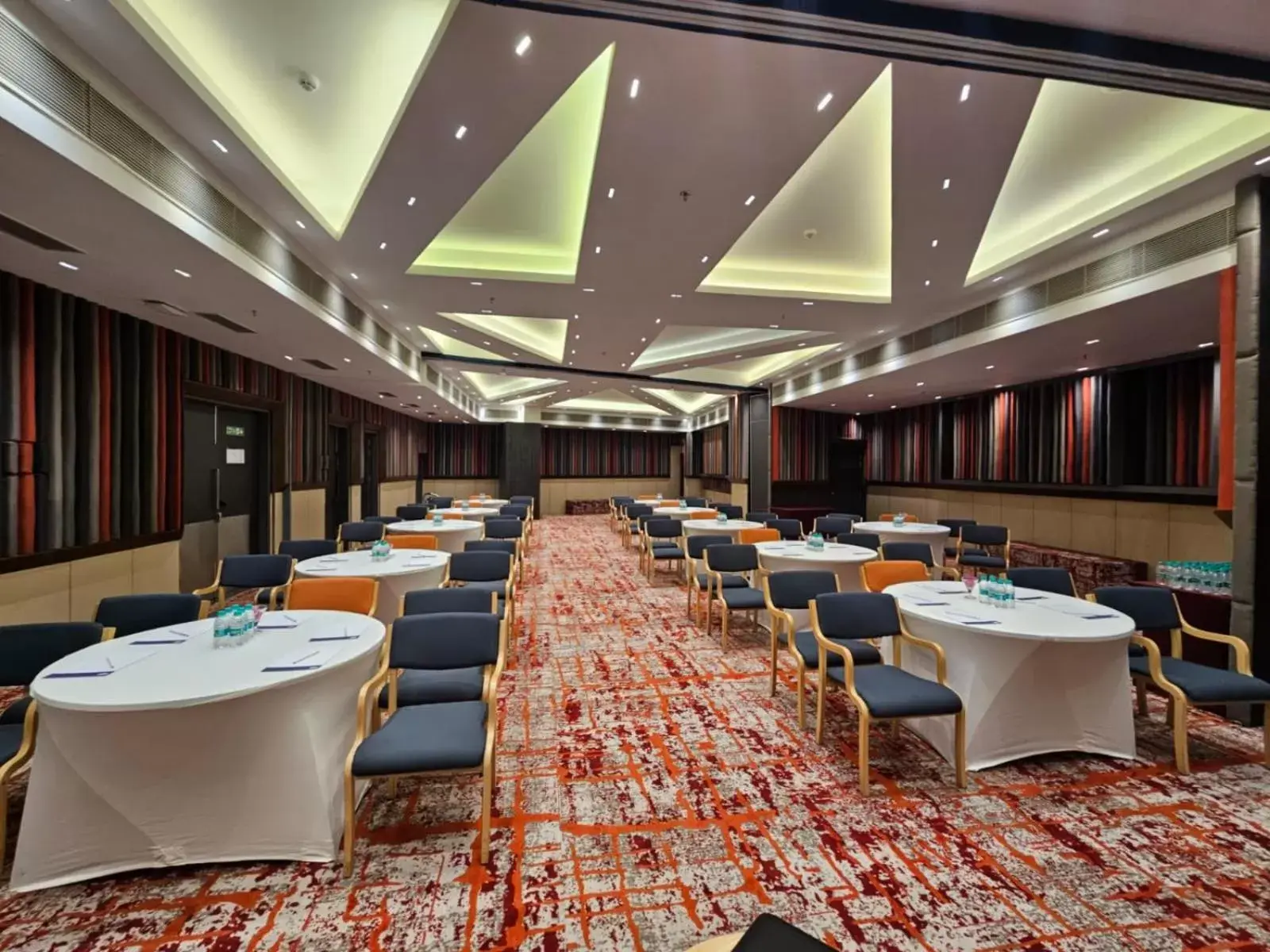 Meeting/conference room in Holiday Inn Express & Suites Jaipur Gopalpura