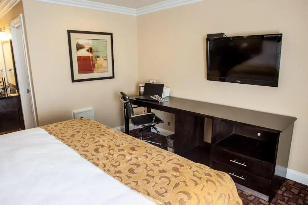 Standard King Room in Marinwood Inn & Suites