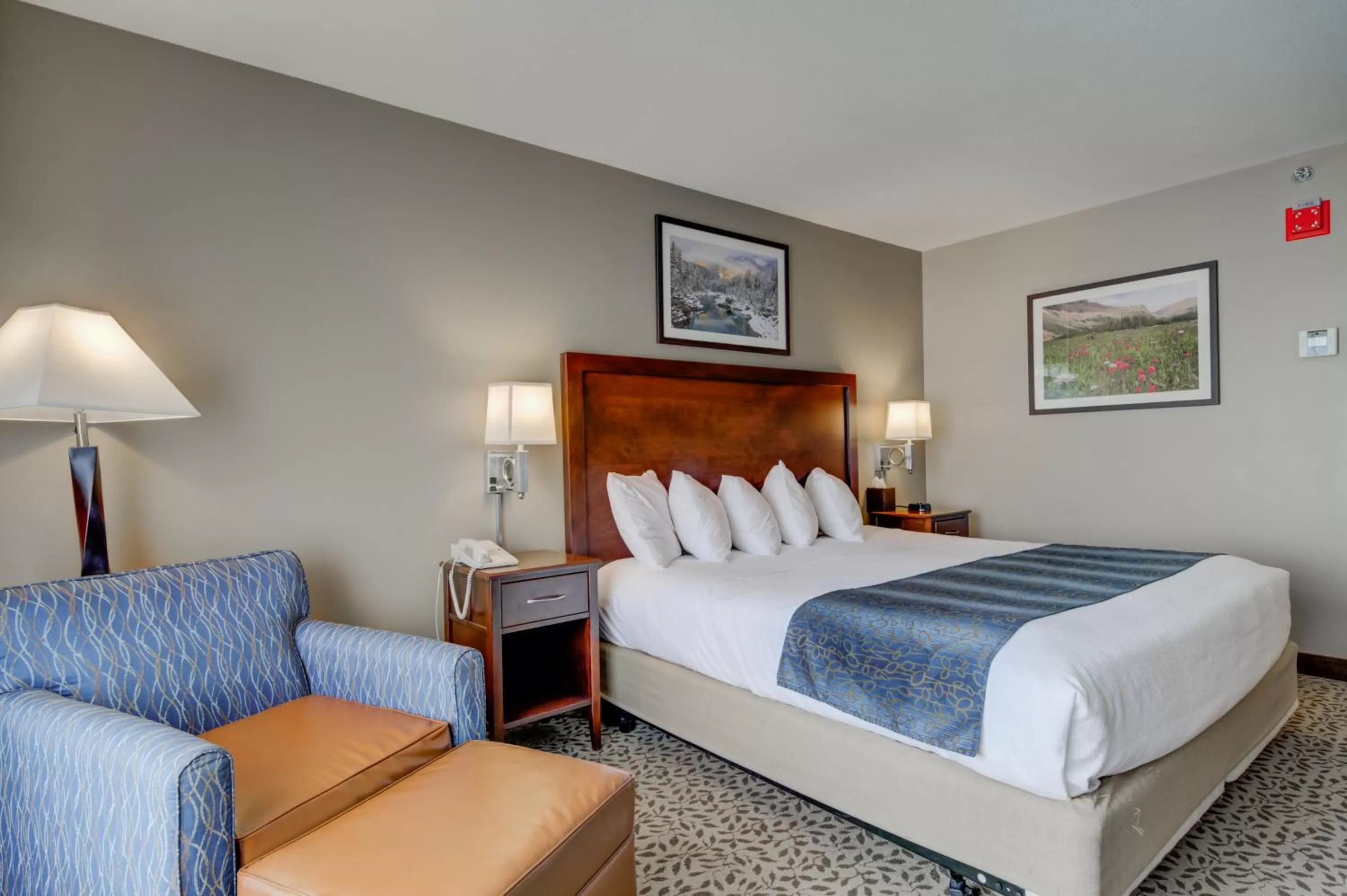 Bedroom, Bed in Whitefish Riverfront Hotel