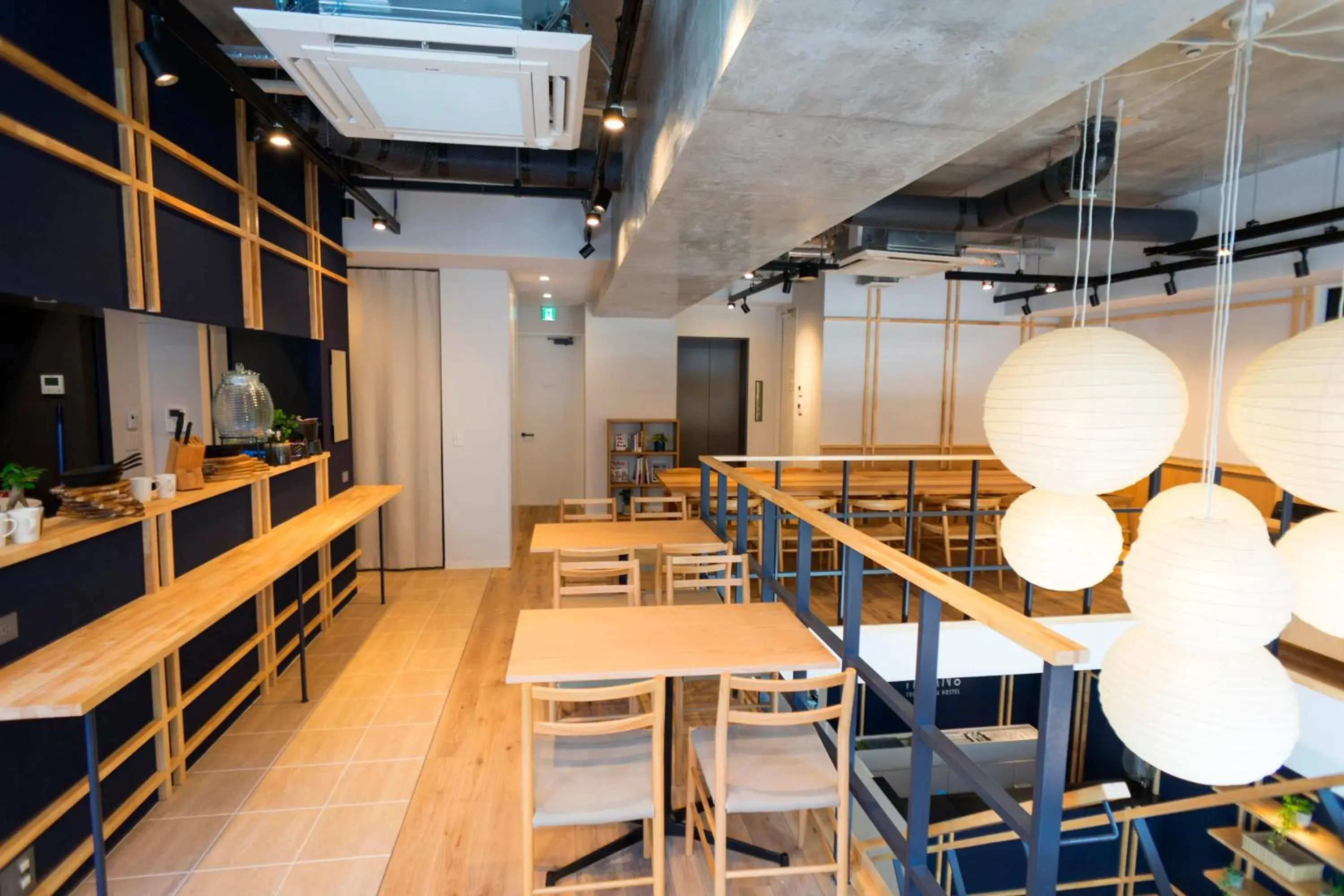 Lounge or bar in IMANO TOKYO GINZA HOSTEL