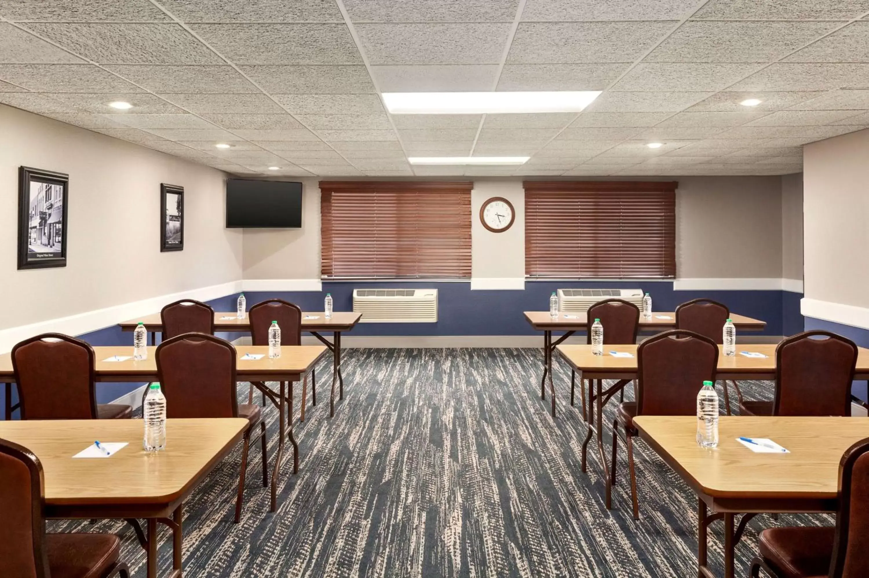 Meeting/conference room in AmericInn by Wyndham Sauk Centre