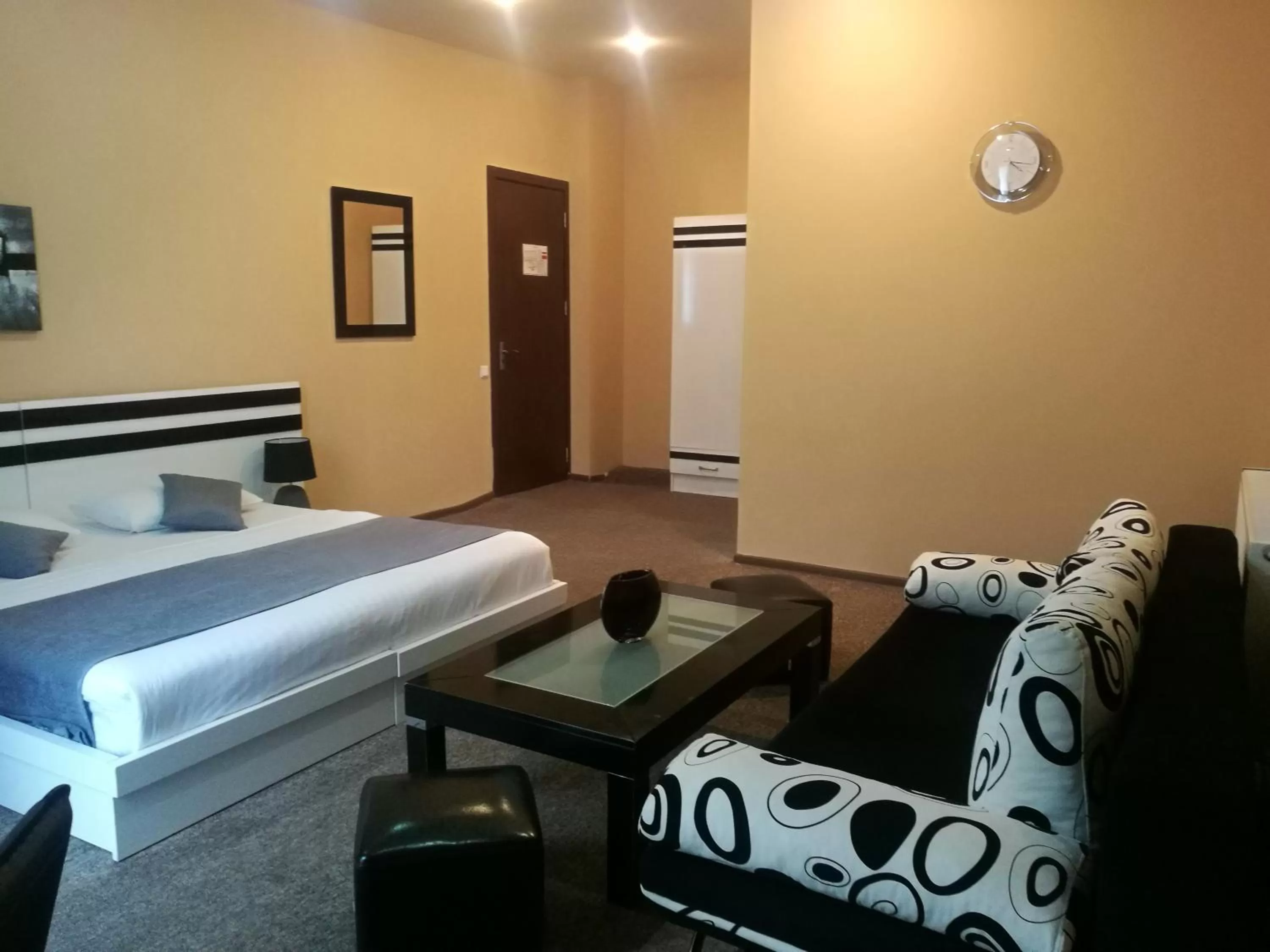 Photo of the whole room, Bed in Hotel Diplomat