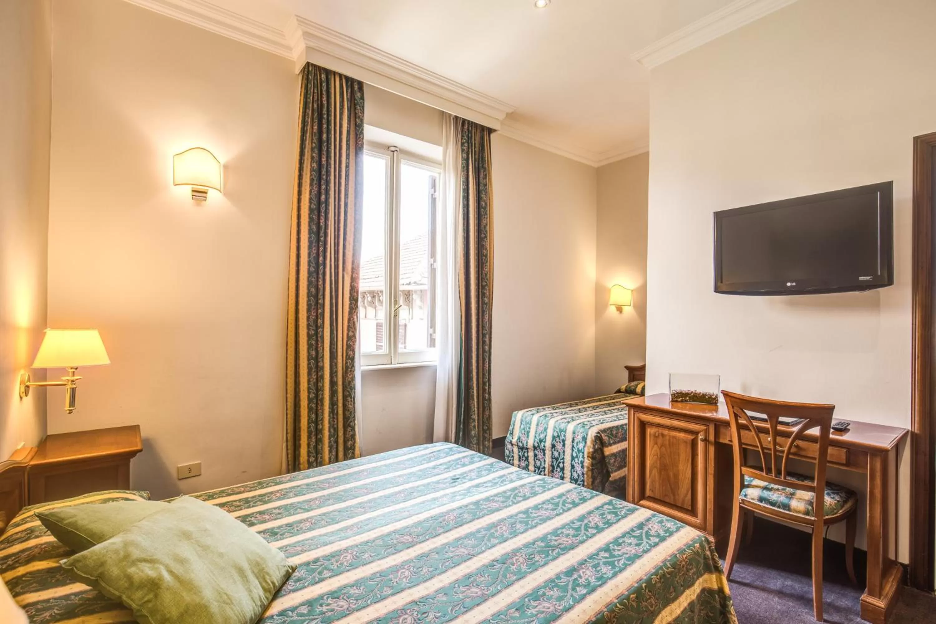 Photo of the whole room, Bed in Rome Garden Hotel