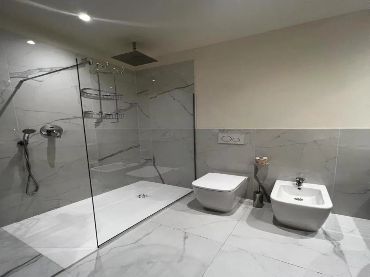 Shower in Savoia Hotel Country House Bologna