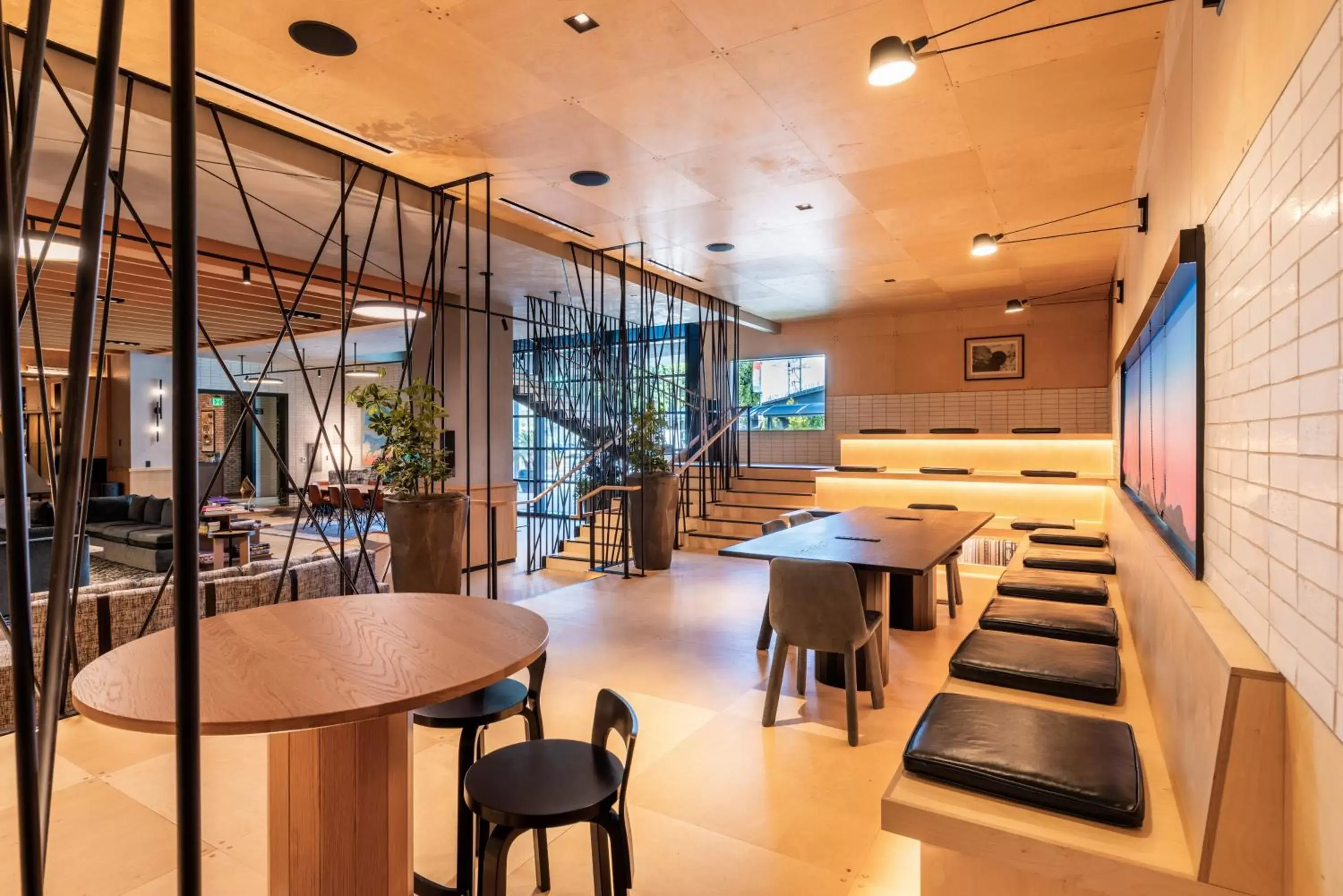 Lobby or reception, Lounge/Bar in The Shay, a Destination by Hyatt