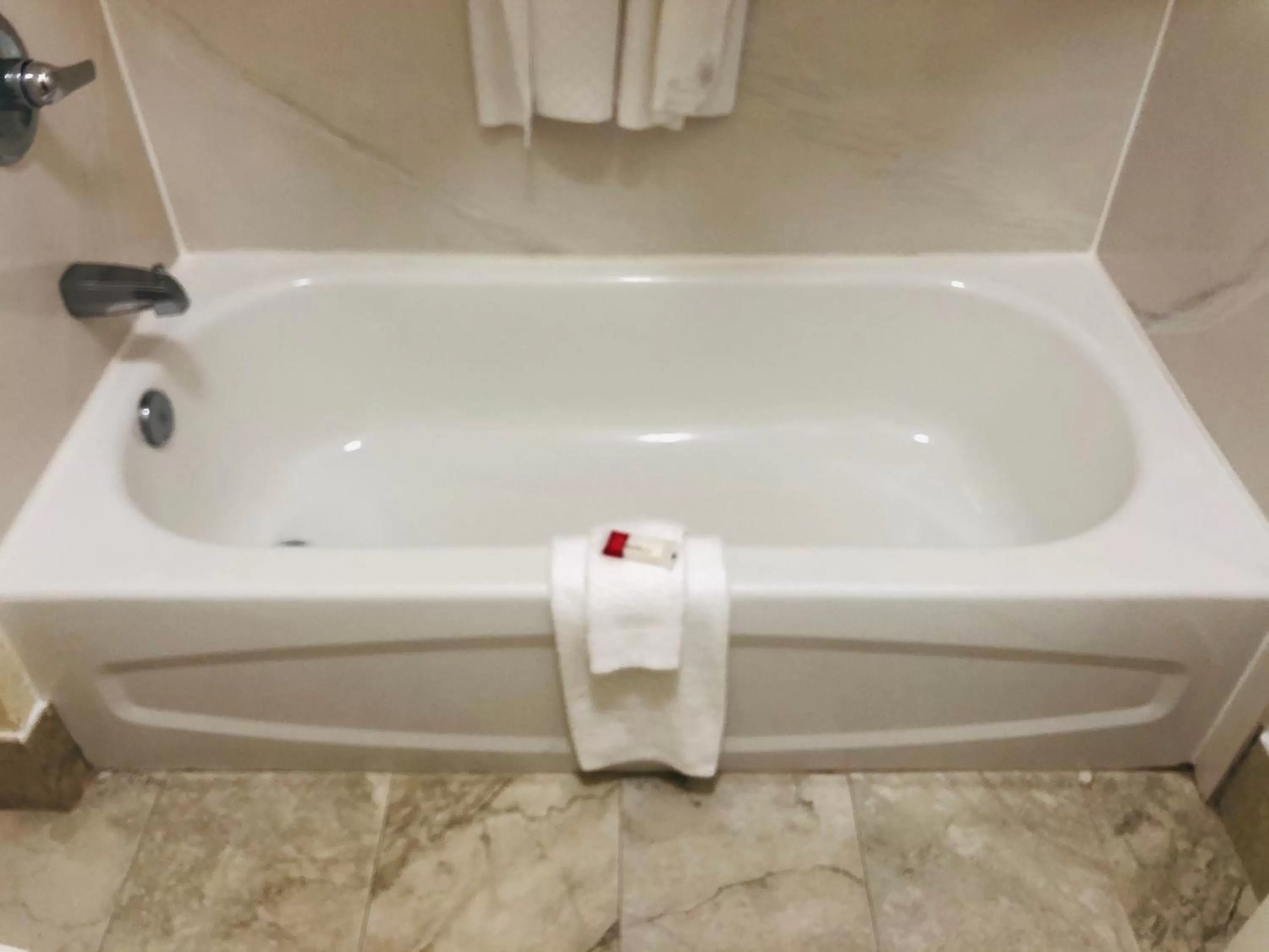 Bath in Days Inn & Suites by Wyndham Navarre - near Beaches Hurlburt