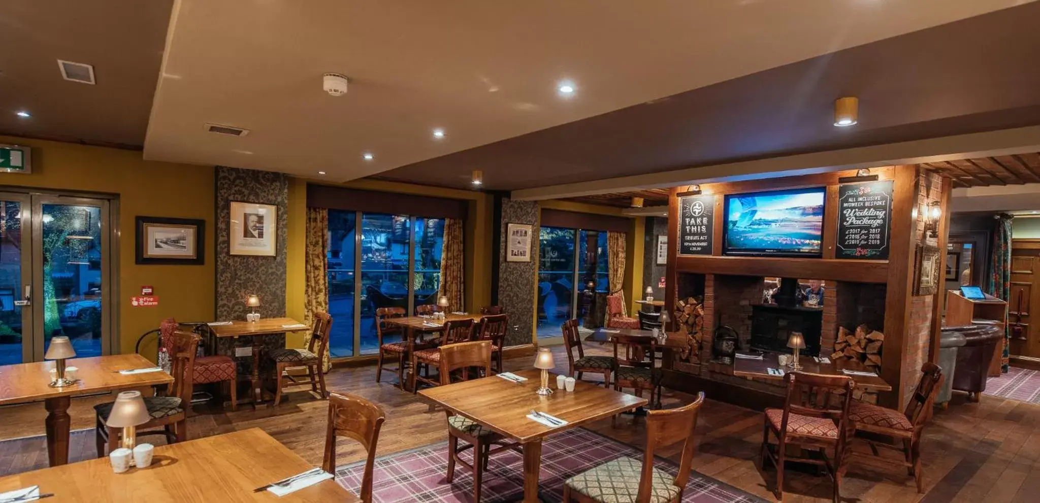 Lounge or bar, Restaurant/Places to Eat in Lynnhurst Hotel