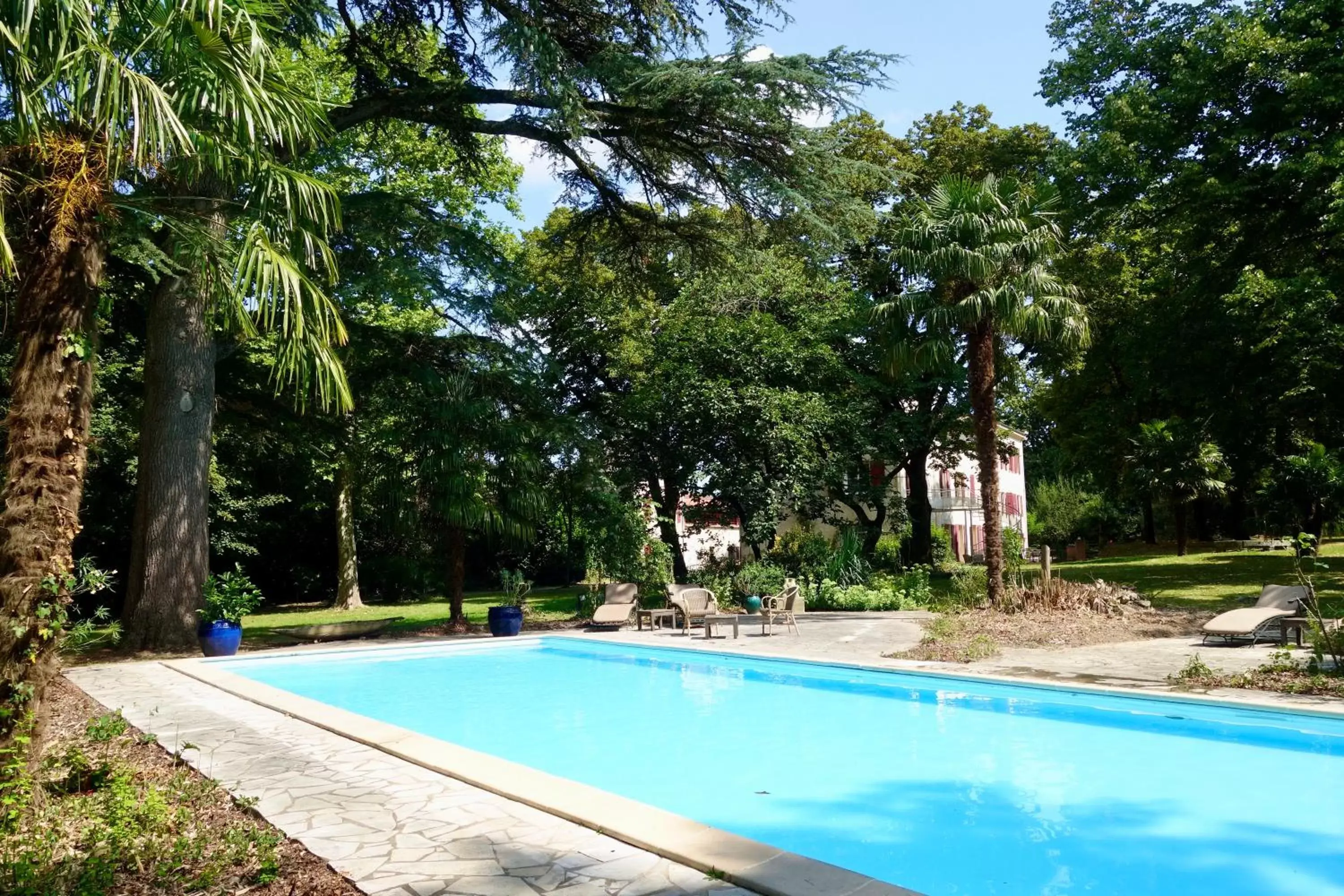 Property building, Swimming Pool in Domaine de Rasigous