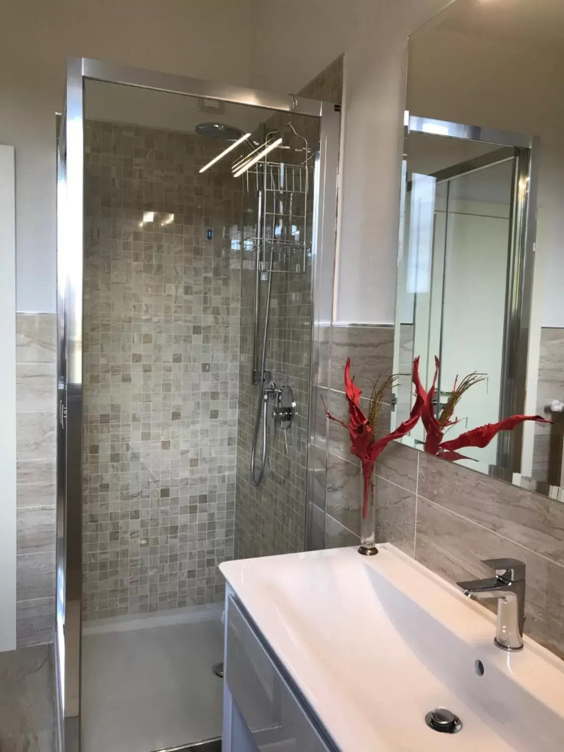 Shower, Bathroom in La Ghirlanda B&B