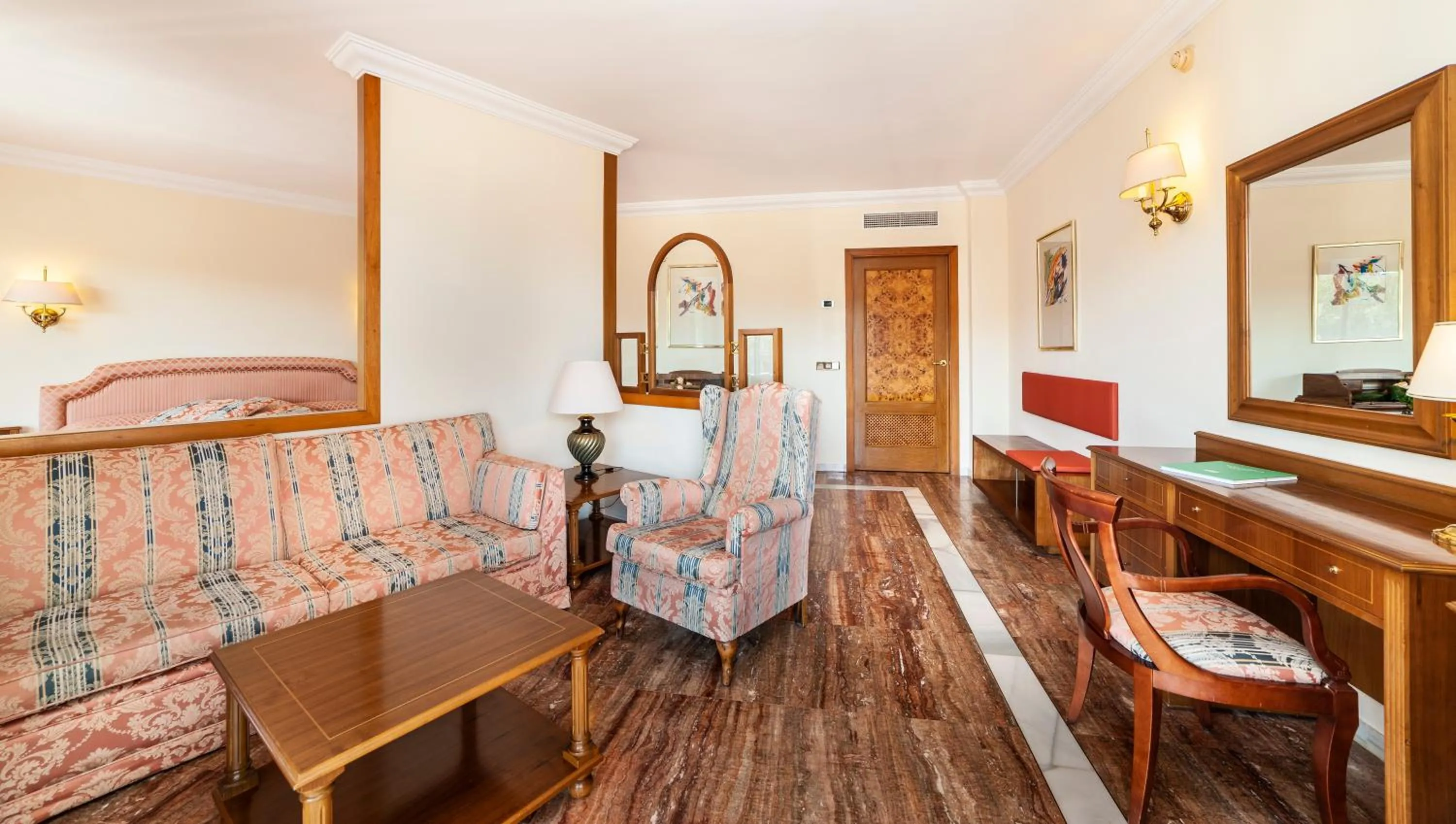 Area and facilities, Bed in Hotel Serrano Palace