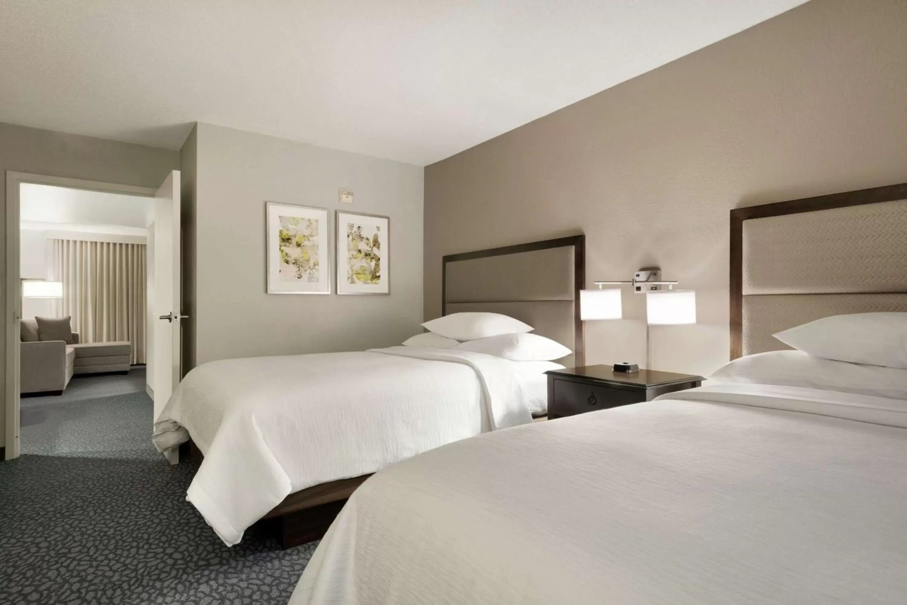 Living room, Bed in Embassy Suites by Hilton Atlanta Alpharetta