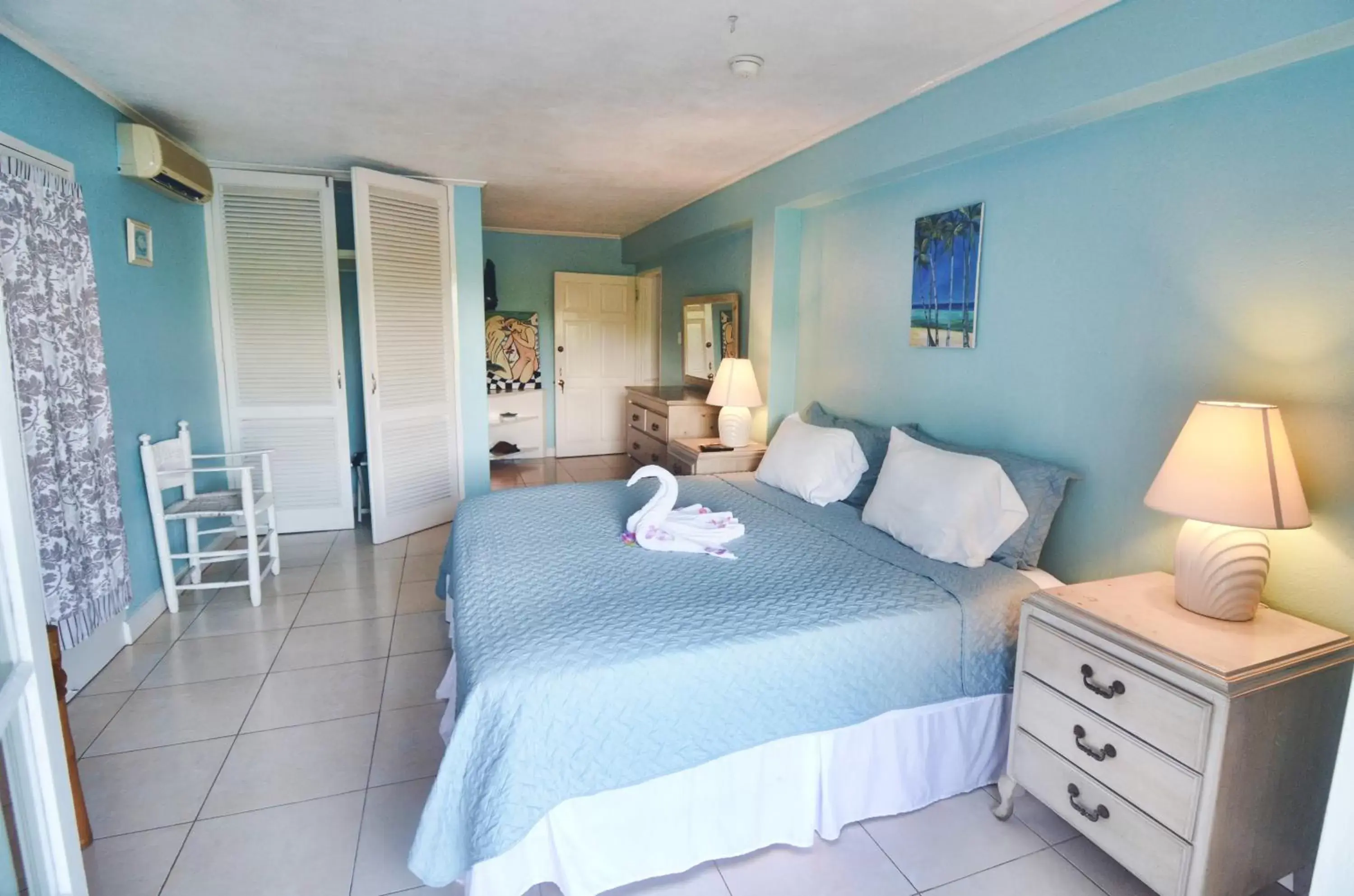 Photo of the whole room, Bed in Moon San Villa at the Blue Lagoon