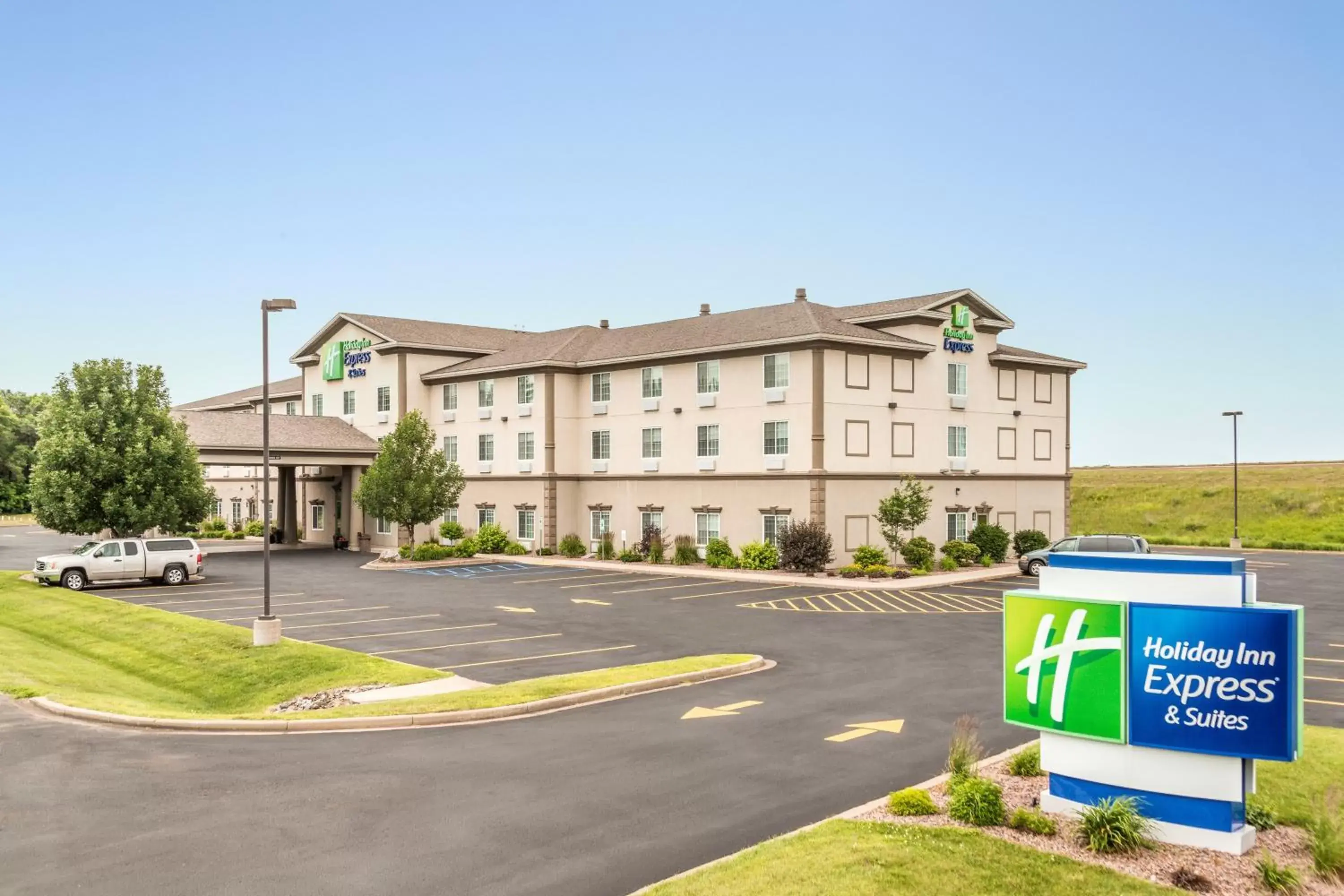 Property Building in Holiday Inn Express Hotel & Suites Eau Claire North, an IHG Hotel