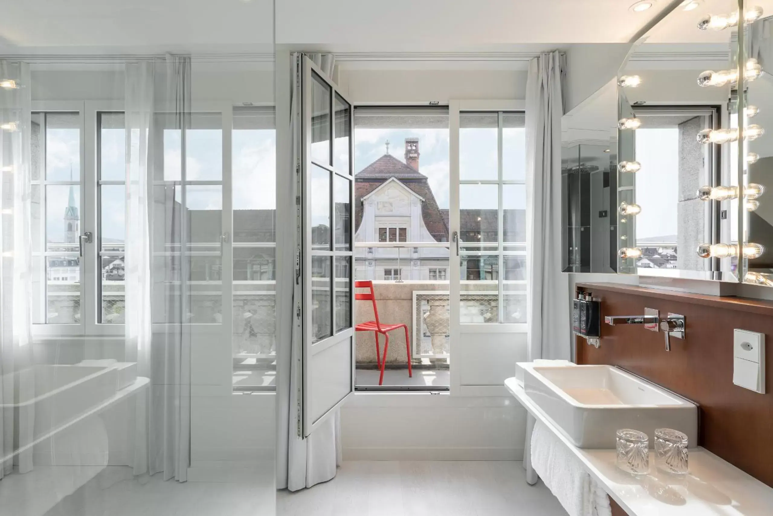 Balcony/Terrace, Bathroom in Ruby Mimi Hotel Zurich