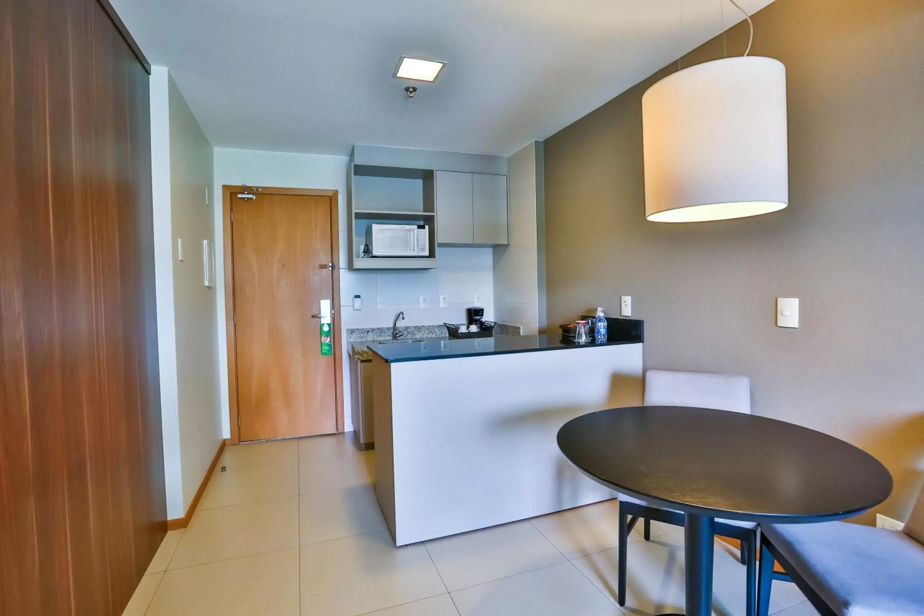 Bedroom, Kitchen/Kitchenette in Quality Hotel & Suites Brasília