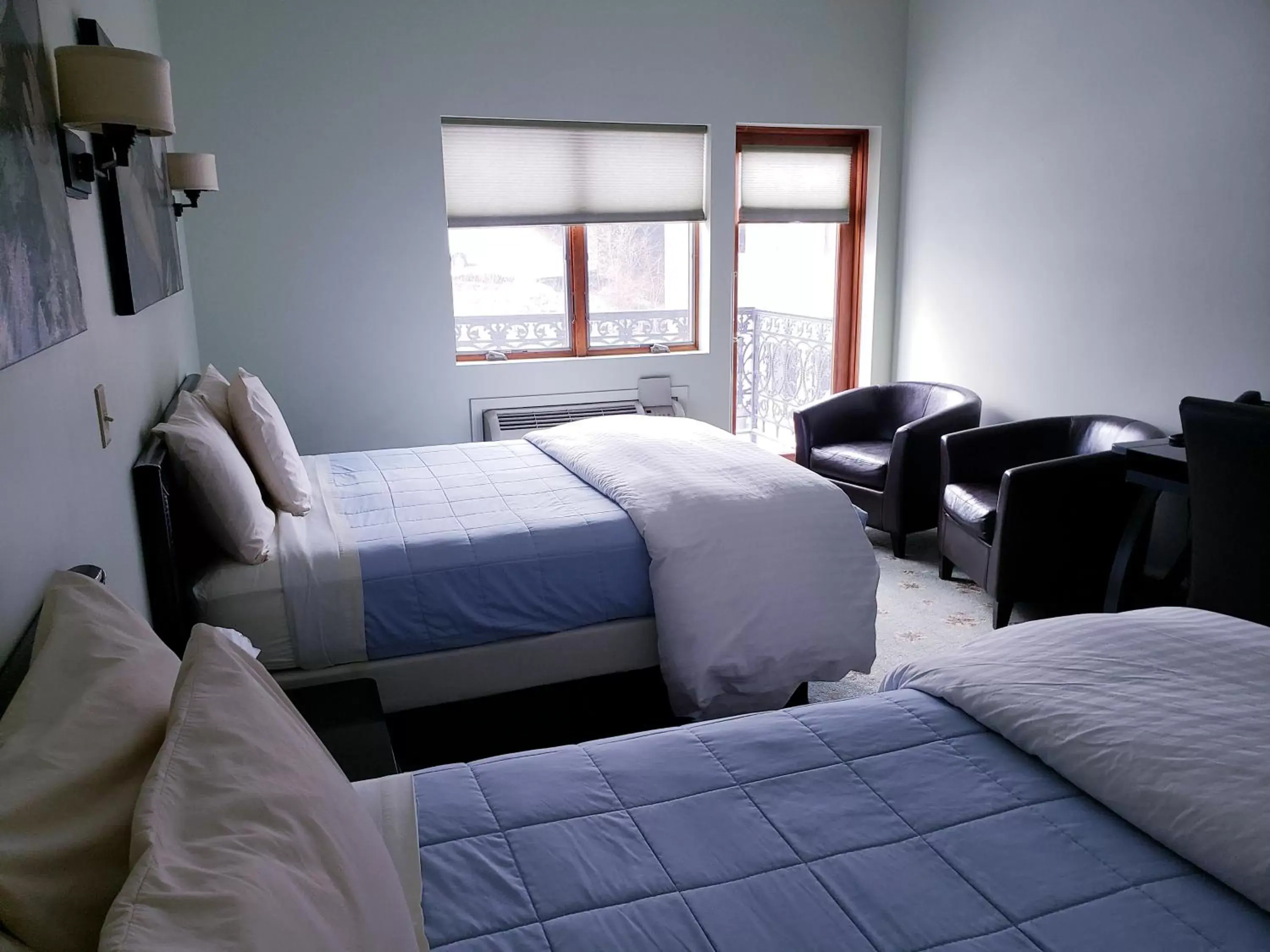 Balcony/Terrace, Bed in Lowell Inn