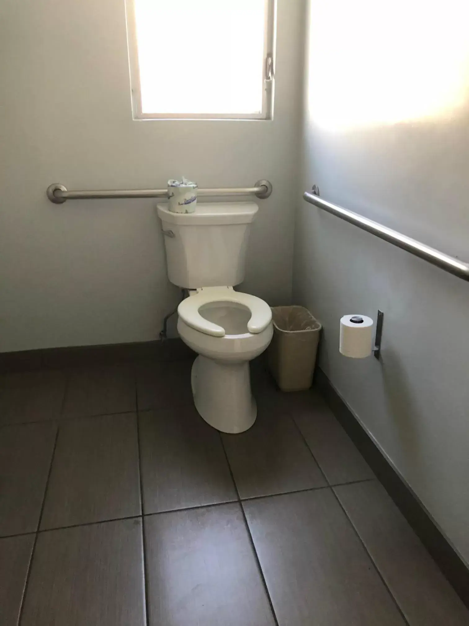 Toilet, Bathroom in Vagabond Inn Sunnyvale