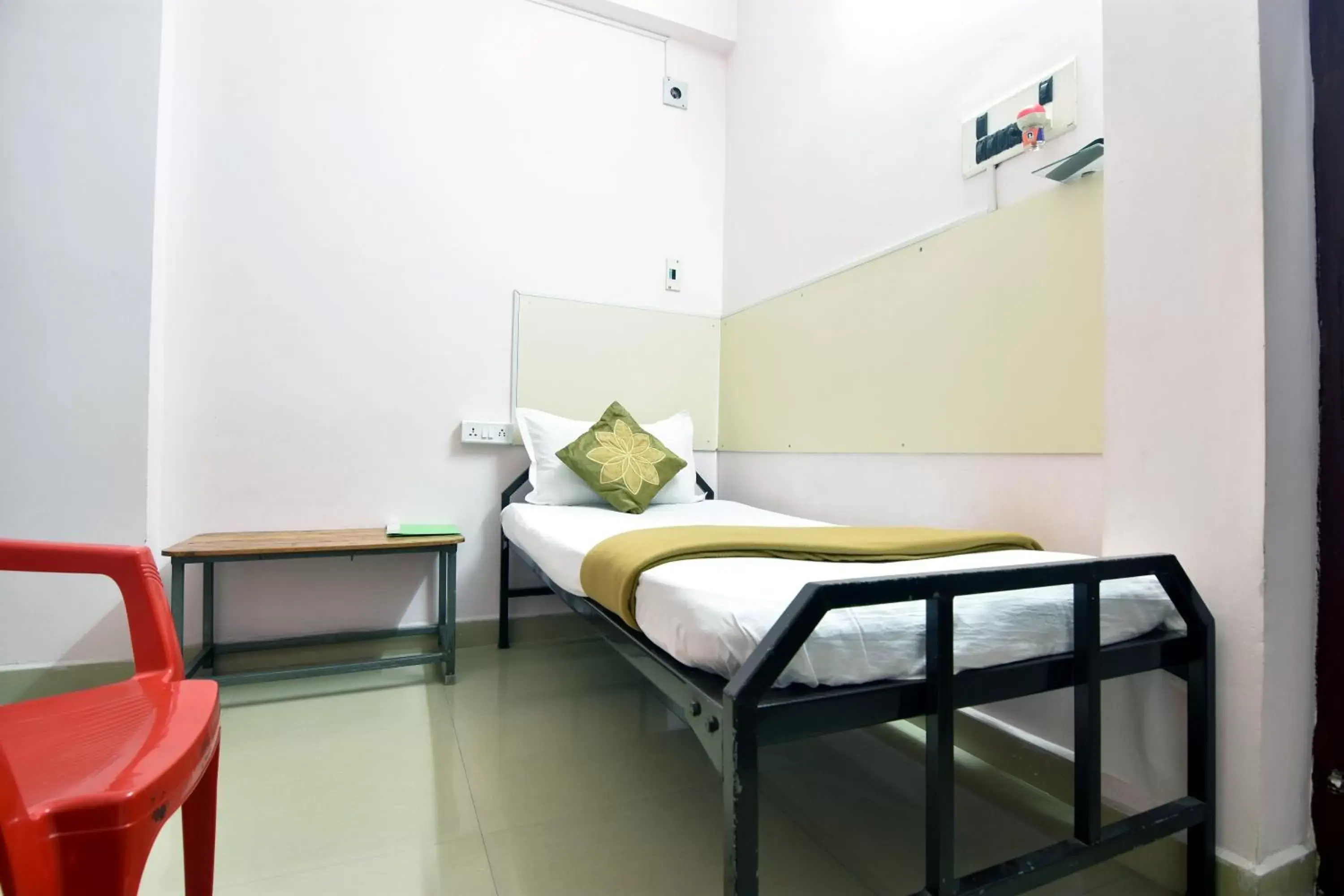 Superior Single Room - single occupancy in ROYAL GREEN AIRPORT TRANSIT ACCOMMODATION Superior Single Room - single occupancy in ROYAL GREEN AIRPORT TRANSIT ACCOMMODATION